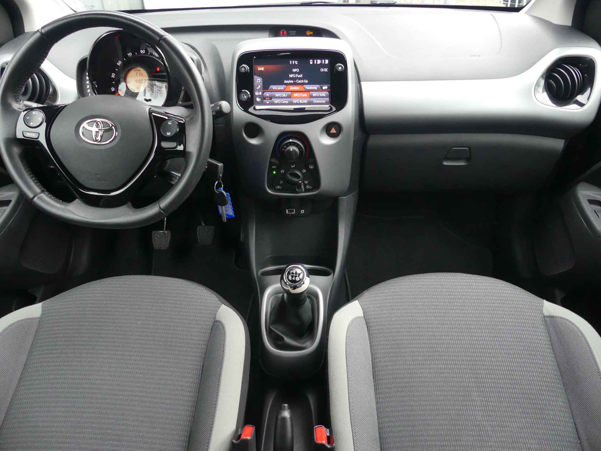 Toyota Aygo 1.0 VVT-i x-play Bluetooth, Airco, Achteruitrijcamera, - 11/25