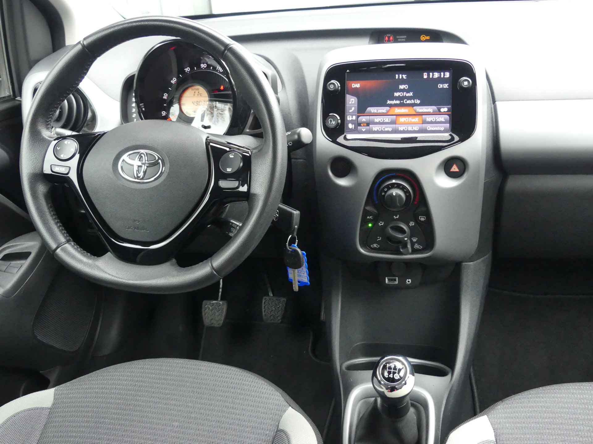 Toyota Aygo 1.0 VVT-i x-play Bluetooth, Airco, Achteruitrijcamera, - 20/25