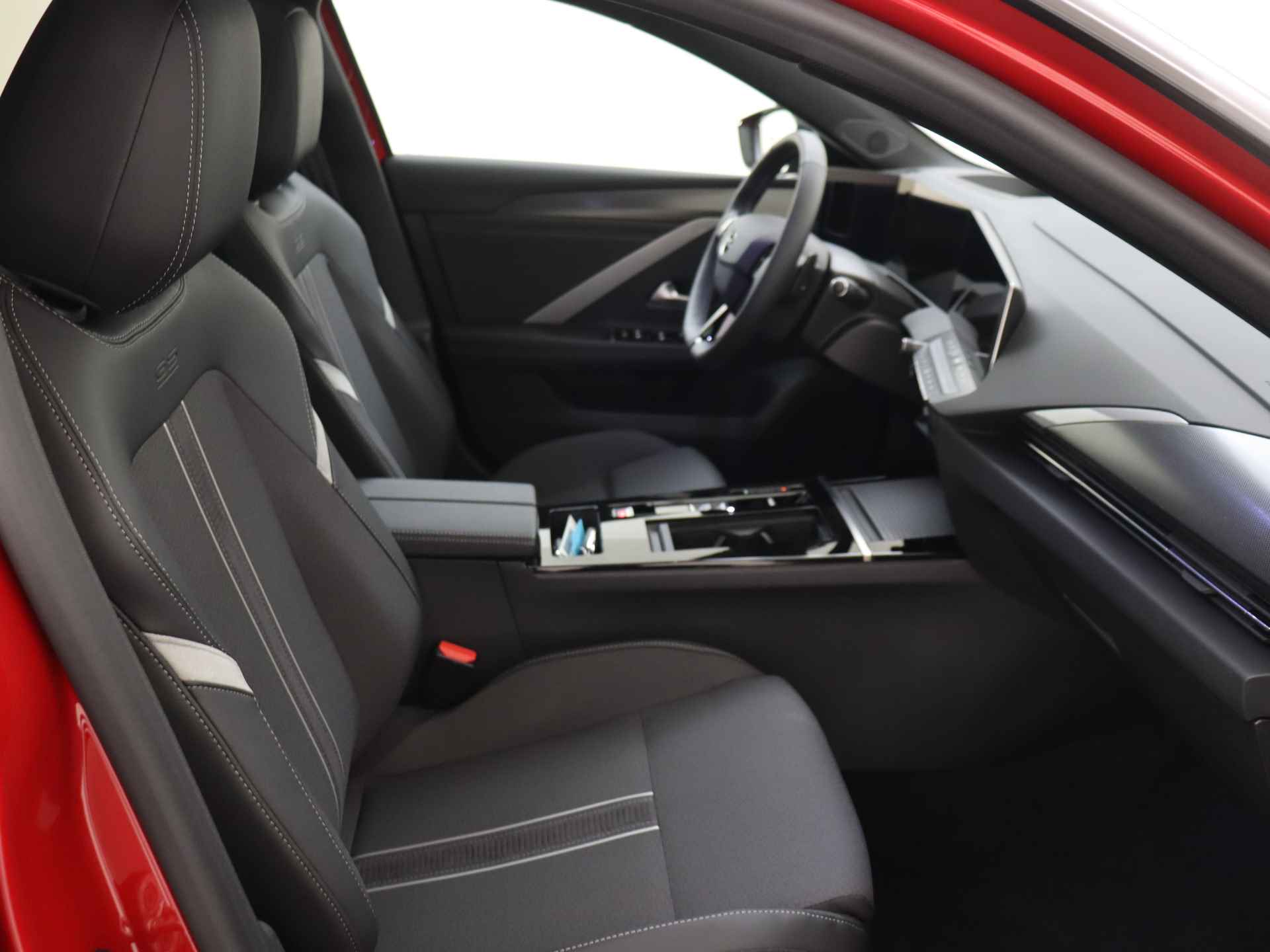 Opel Astra 1.6 Hybrid Level 4 | Schuif/kanteldak | Camera's | Rijstrookradar | Adaptive cruise control | V.a. juli beschikbaar | Oplopende km.stand | - 31/43