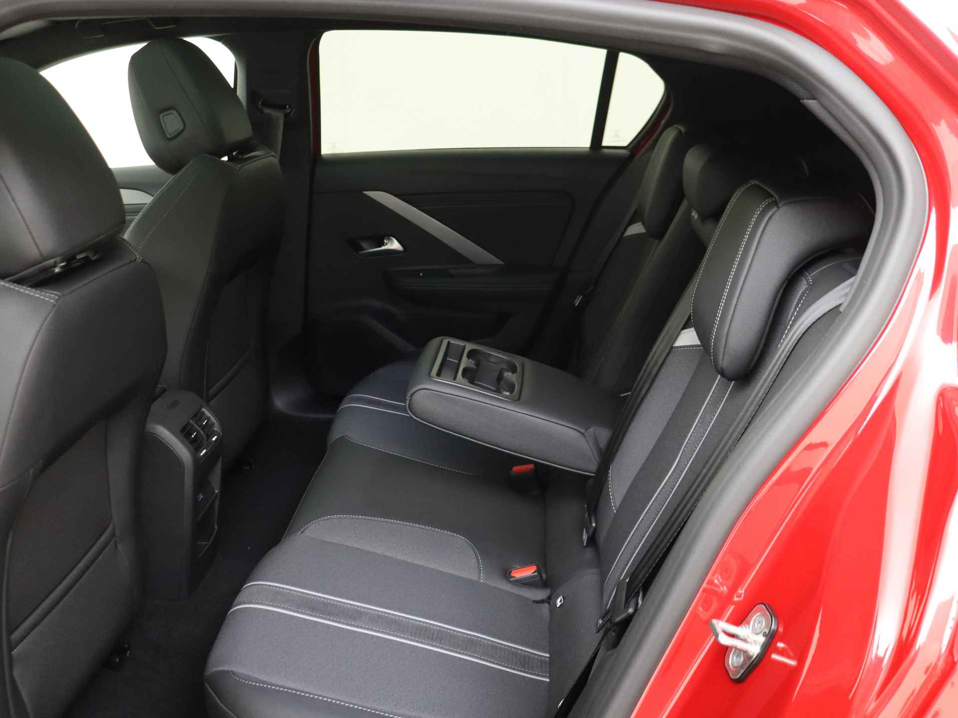 Opel Astra 1.6 Hybrid Level 4 | Schuif/kanteldak | Camera's | Rijstrookradar | Adaptive cruise control | V.a. juli beschikbaar | Oplopende km.stand | - 21/43