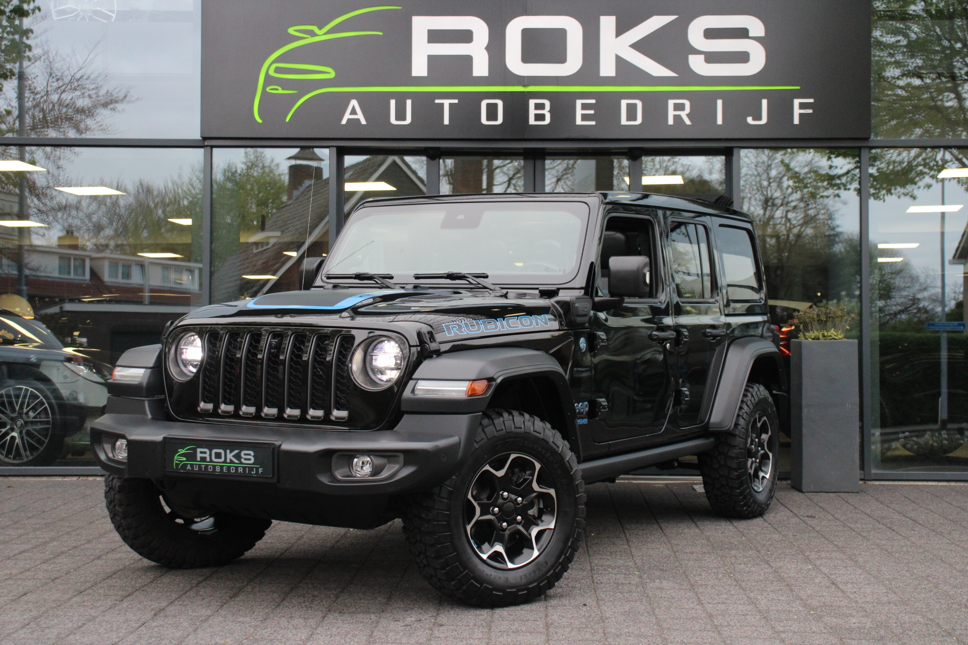 Jeep Wrangler Unlimited 4xe 380 Rubicon Sky-One Full Options bij viaBOVAG.nl
