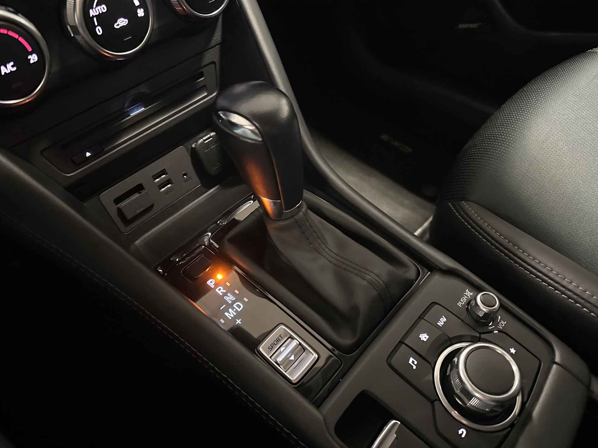 Mazda CX-3 2.0 SkyActiv-G 120 GT-M * Automaat / Camera / BOSE / Trekhaak / Navigatie / 18" LM Velgen * - 21/24