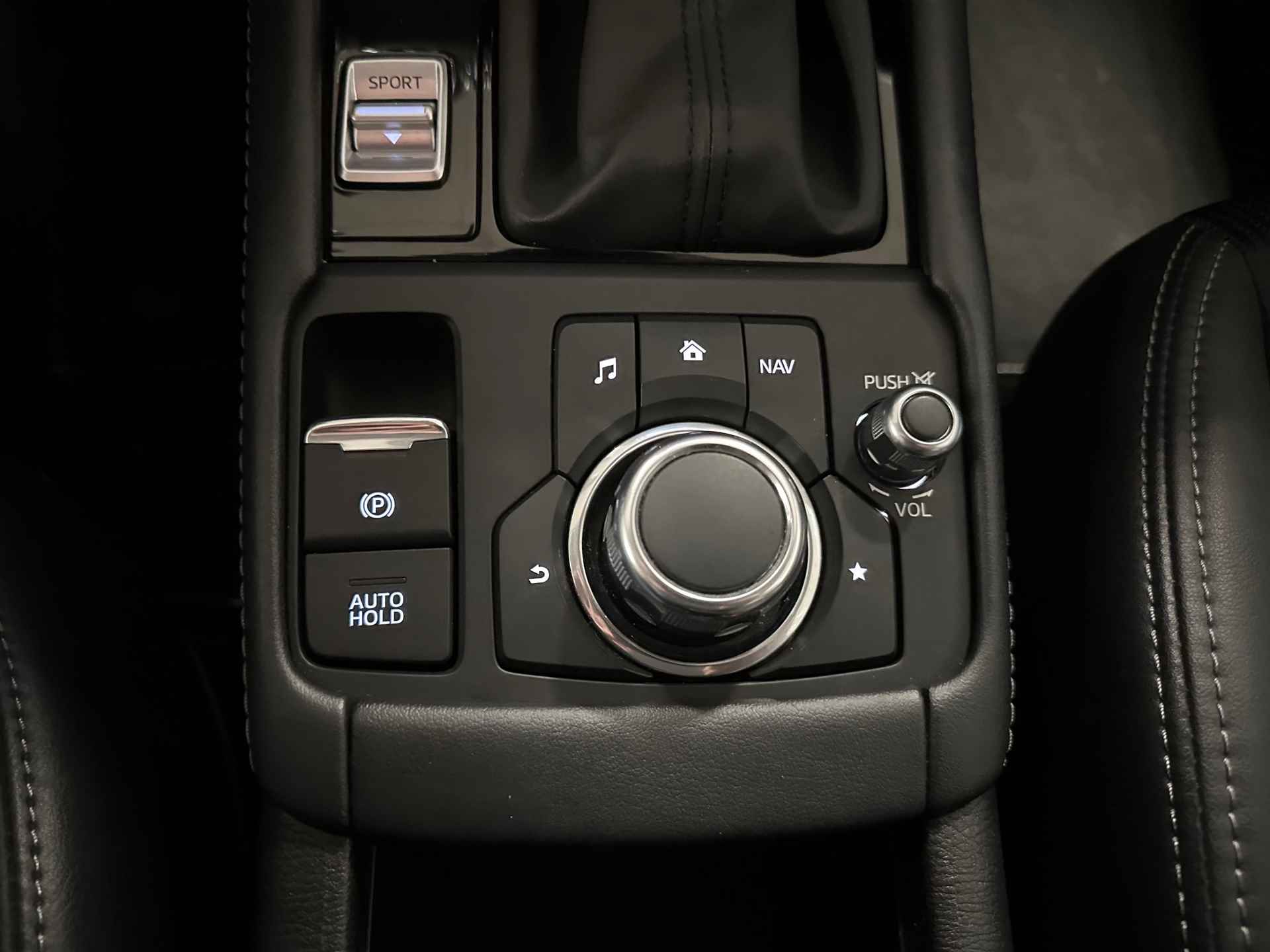 Mazda CX-3 2.0 SkyActiv-G 120 GT-M * Automaat / Camera / BOSE / Trekhaak / Navigatie / 18" LM Velgen * - 22/24