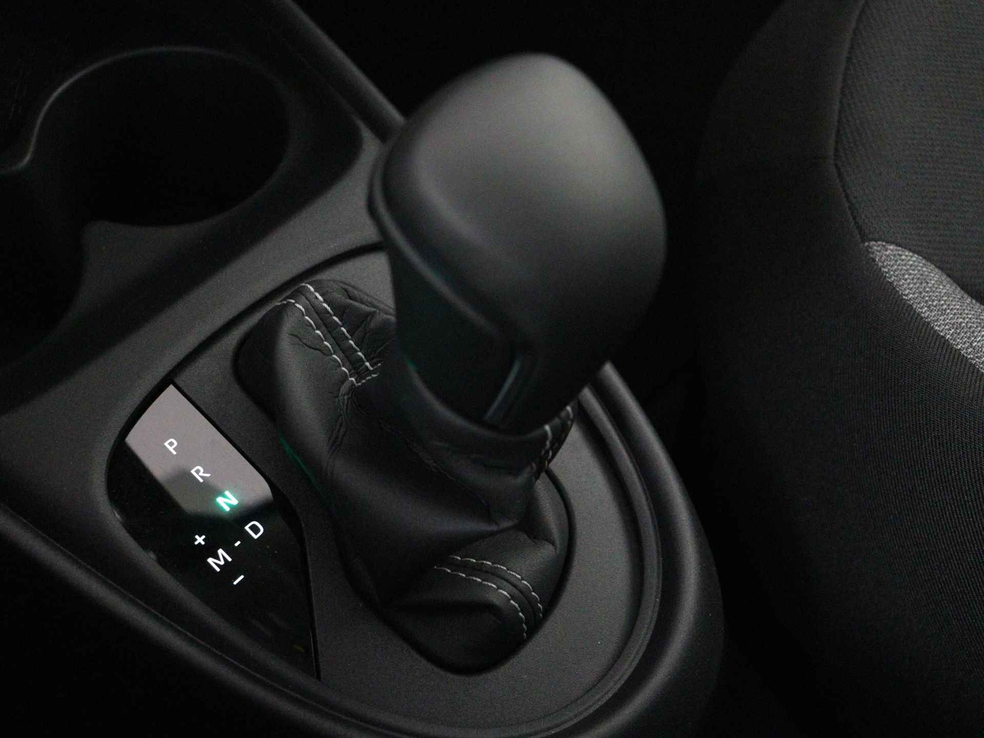 Toyota Aygo X 1.0 VVT-i S-CVT play Limited | Mat grijs | Zwarte LM velgen 18 inch | Privacy Glas | Chameleon voorruit | - 10/33