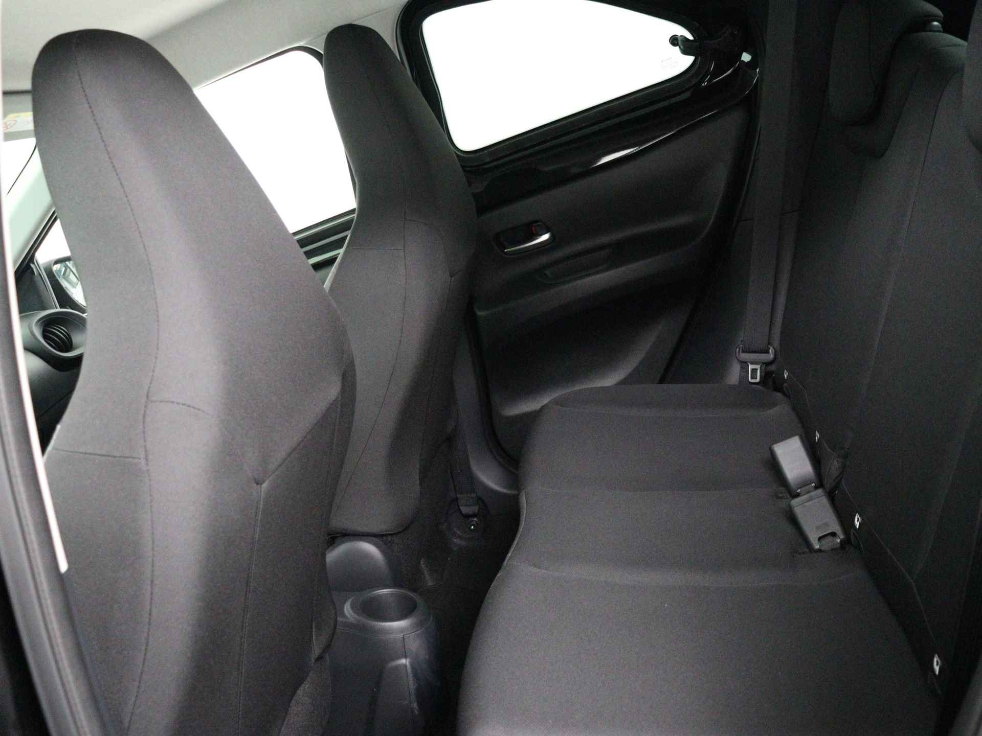 Toyota Aygo X 1.0 VVT-i S-CVT play Limited | Mat grijs | Zwarte LM velgen 18 inch | Privacy Glas | Chameleon voorruit | - 16/33