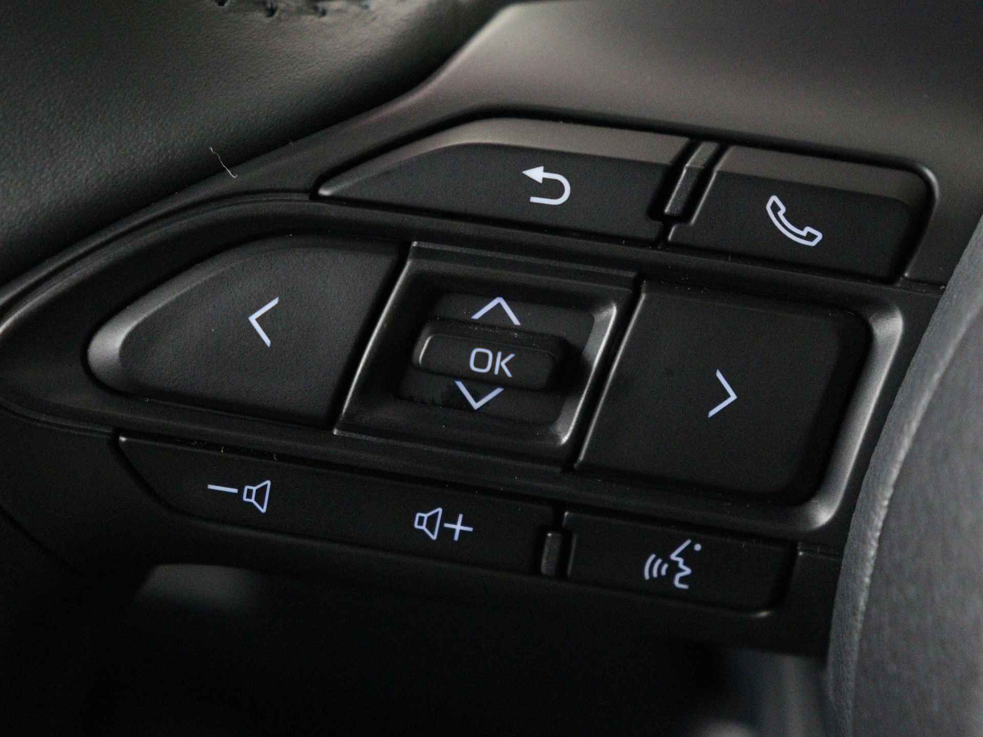 Toyota Aygo X 1.0 VVT-i S-CVT play Limited | Mat grijs | Zwarte LM velgen 18 inch | Privacy Glas | Chameleon voorruit | - 17/33