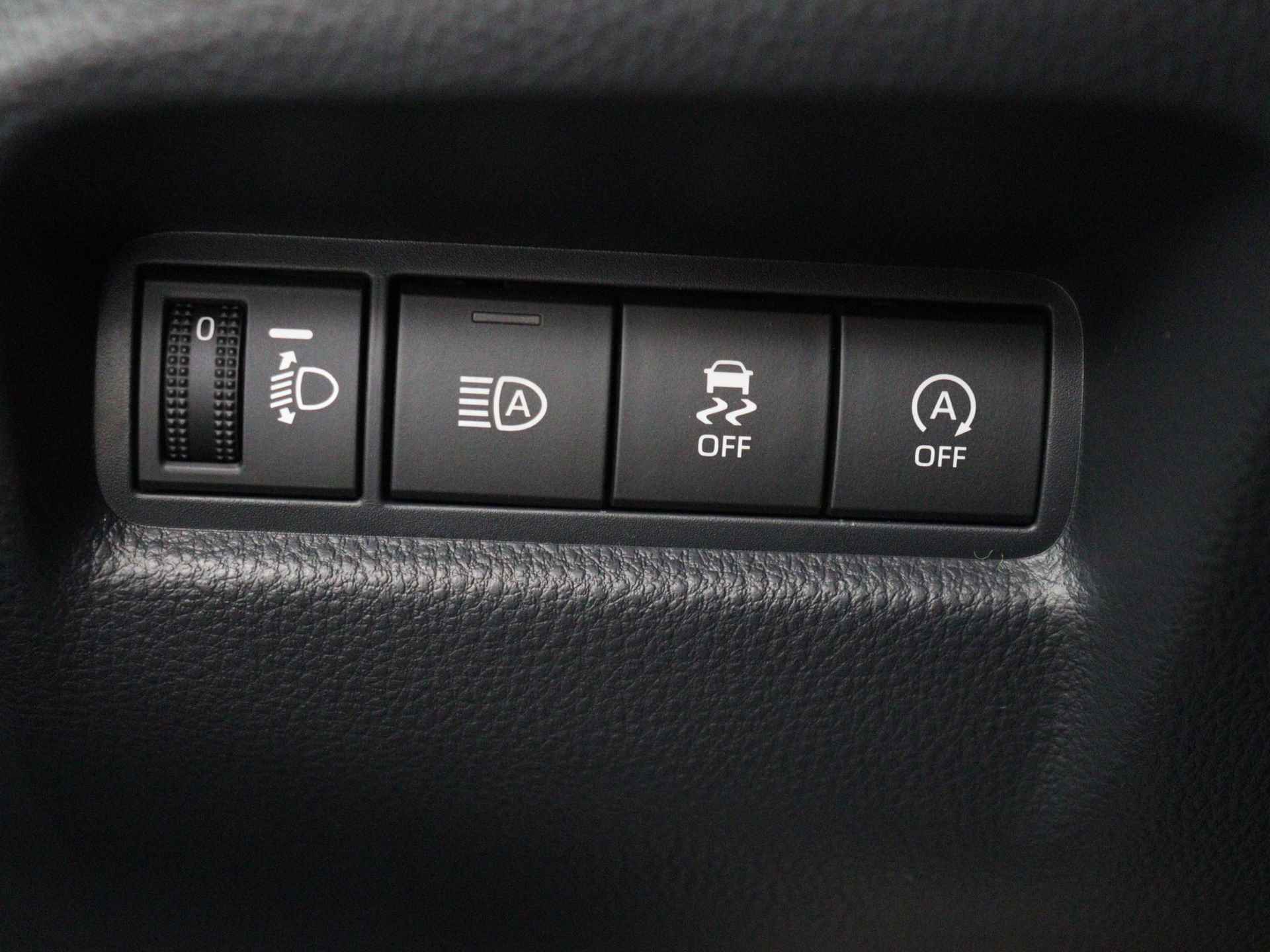 Toyota Aygo X 1.0 VVT-i S-CVT play Limited | Mat grijs | Zwarte LM velgen 18 inch | Privacy Glas | Chameleon voorruit | - 26/33