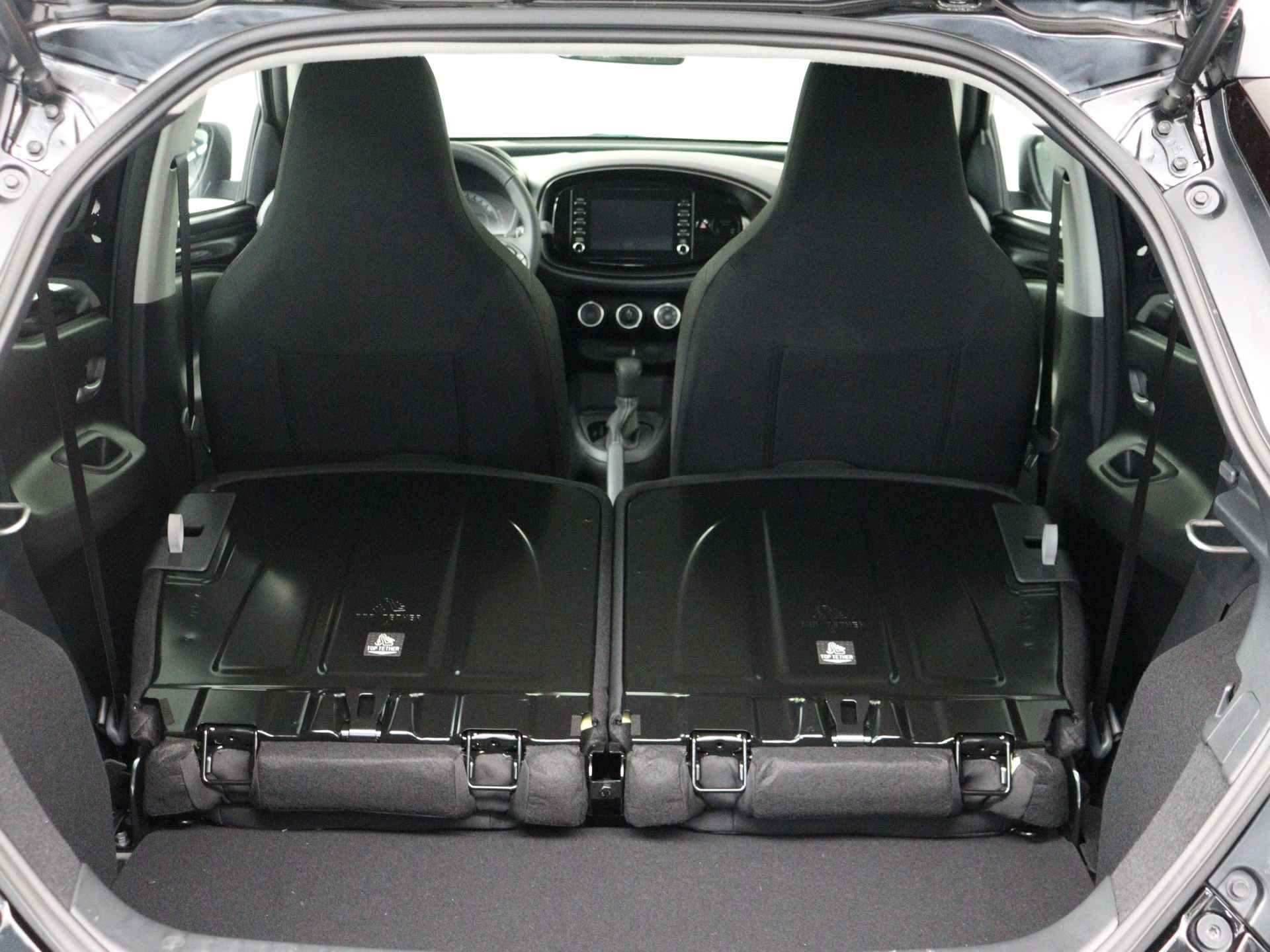 Toyota Aygo X 1.0 VVT-i S-CVT play Limited | Mat grijs | Zwarte LM velgen 18 inch | Privacy Glas | Chameleon voorruit | - 29/33