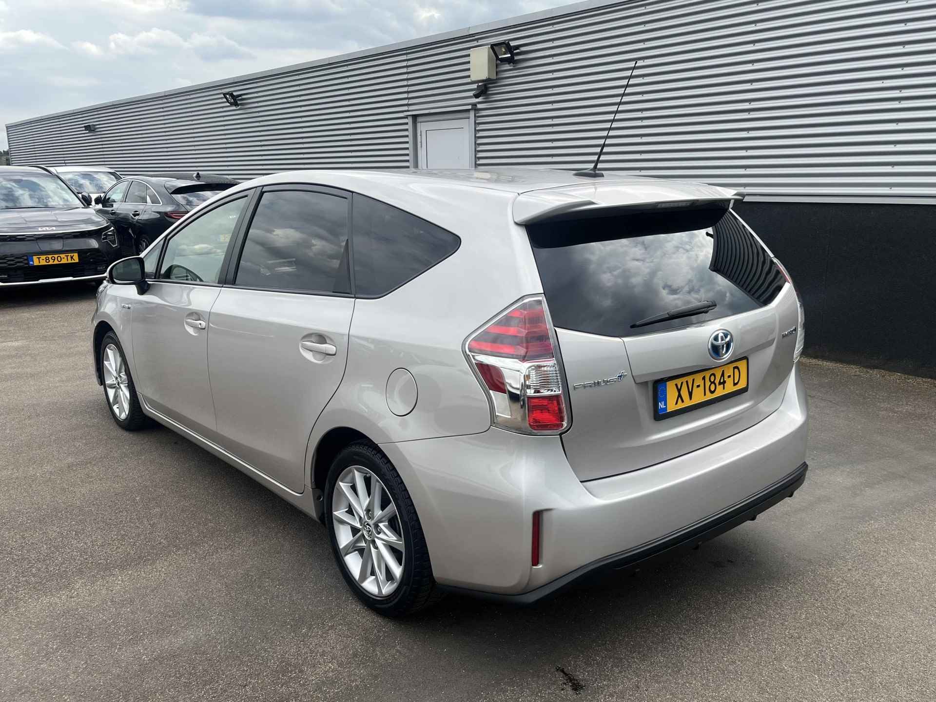 Toyota Prius + 1.8 Dynamic 7-Zits, Navigatie, Half/leder, Stoelverwarming, BTW-auto, Smart Key, Privacy glass, Achteruitrijcamera, Adaptieve cruise control, Garantie t/m 2029! - 19/59