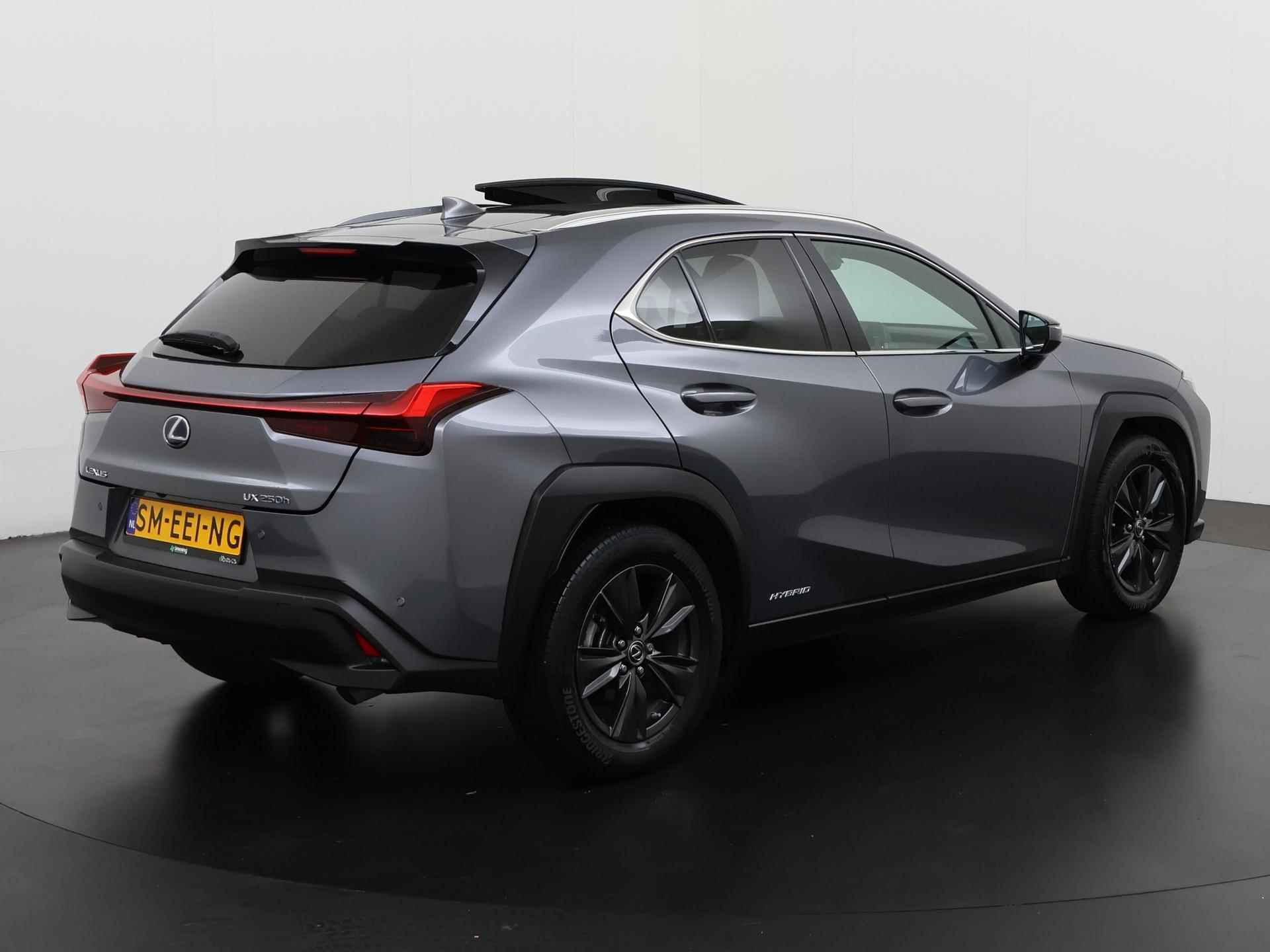 Lexus UX 250h AWD Executive Line | Schuifdak | Leder | Zondag Open! - 4/39