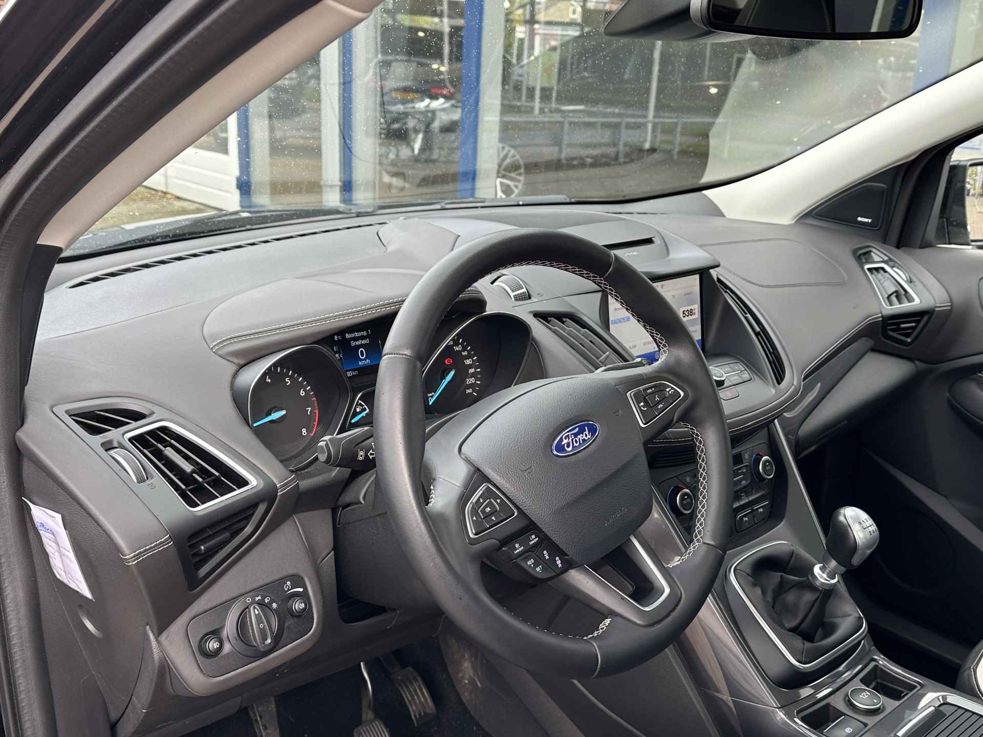 Ford Kuga 150PK EcoBoost Vignale | Full options!! | Trekhaak met 2100KG trekgewicht | Bestuurderstoel elekt. + Memory | Stoel, Stuur & Voorruitverwarming | Panodak | Adapt. Cruise | Climate control - 24/30