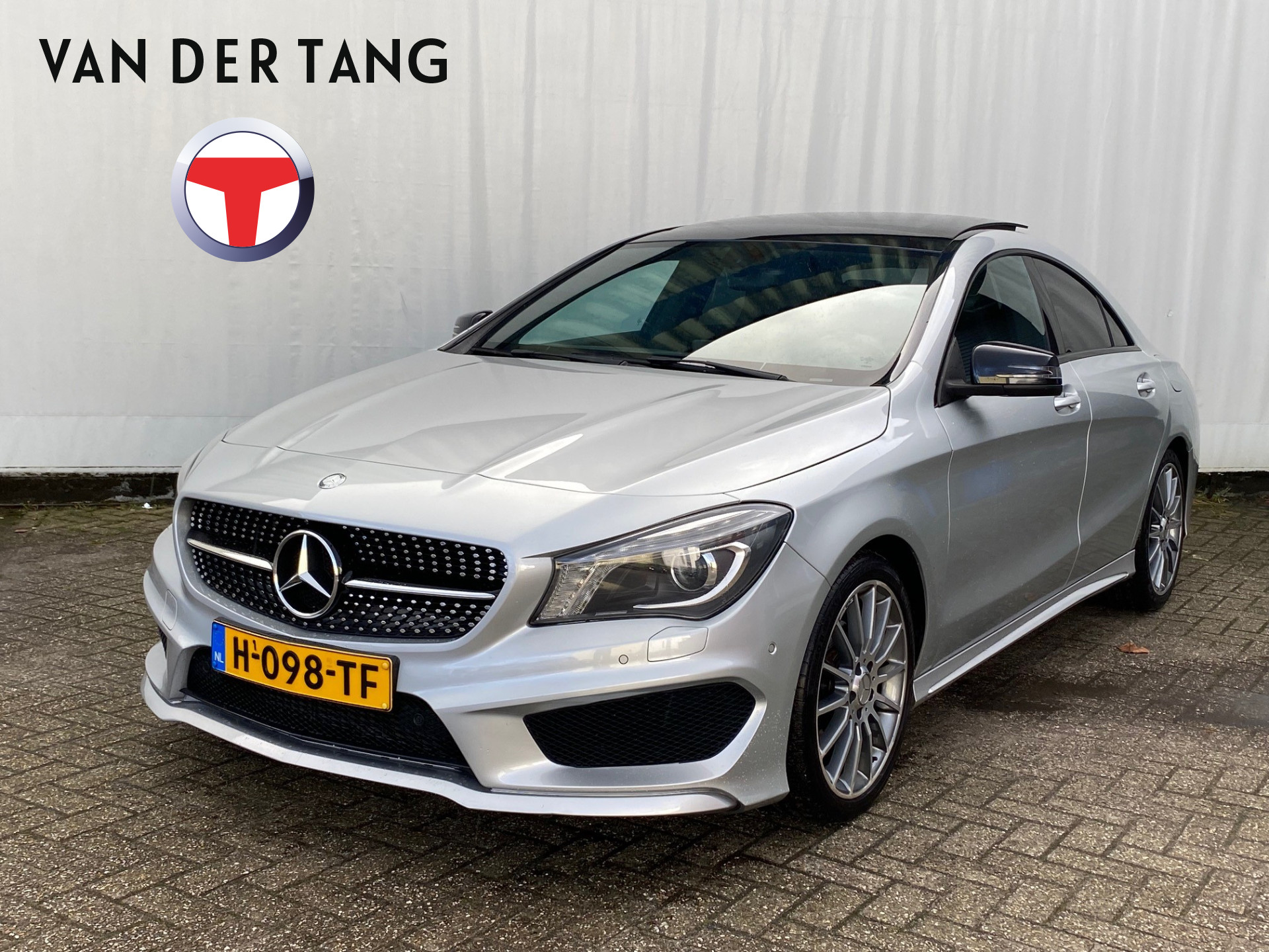 Mercedes-Benz CLA-Klasse 180 Prestige Automaat Pano / AMG Pakket / Stoelverw