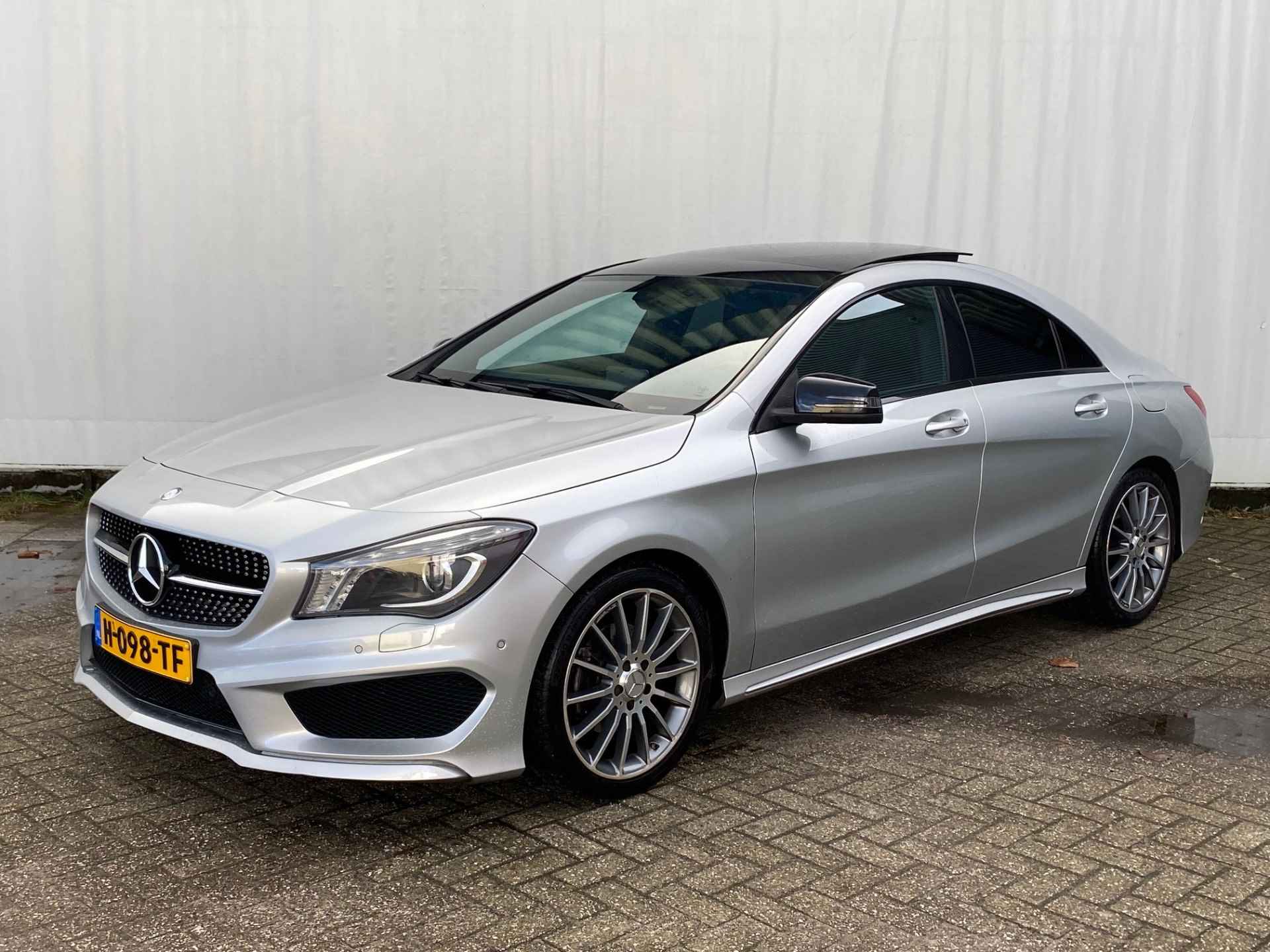 Mercedes-Benz CLA-Klasse 180 Prestige Automaat Pano / AMG Pakket / Stoelverw - 2/24