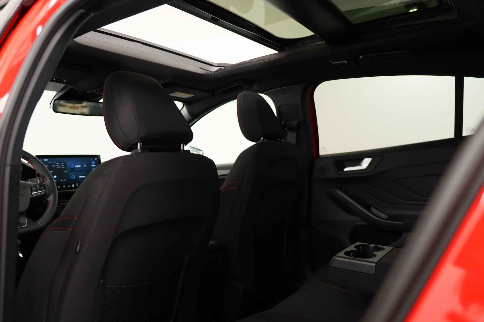 Ford Focus 1.0 EcoBoost Hybrid ST Line X | Direct Leverbaar | Panorama Dak | Drivers Assistance Pack | Winterpack | 18'' Lichtmetalen Velge - 10/45