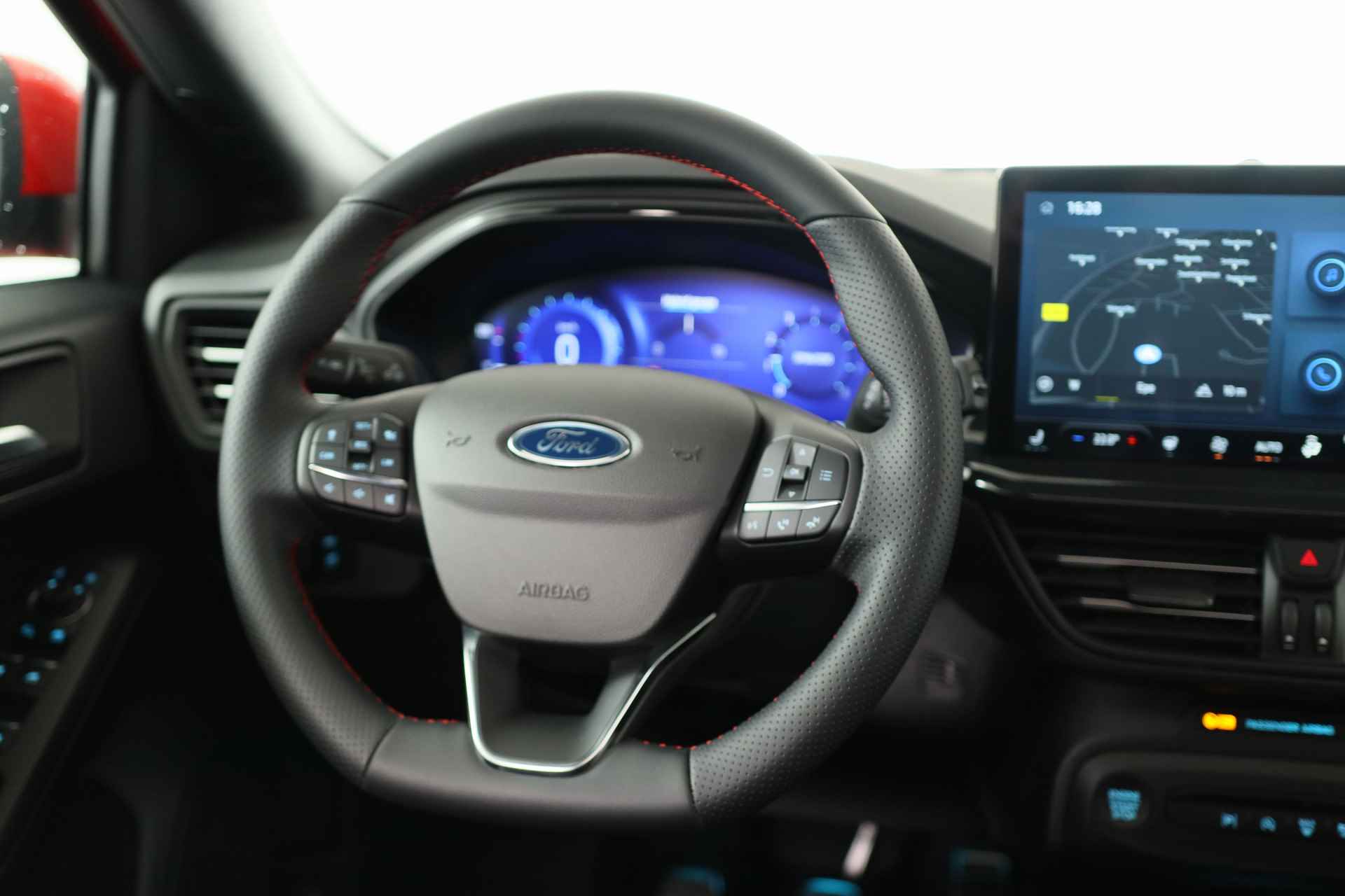 Ford Focus 1.0 EcoBoost Hybrid ST Line X | Direct Leverbaar | Panorama Dak | Drivers Assistance Pack | Winterpack | 18'' Lichtmetalen Velge - 31/45