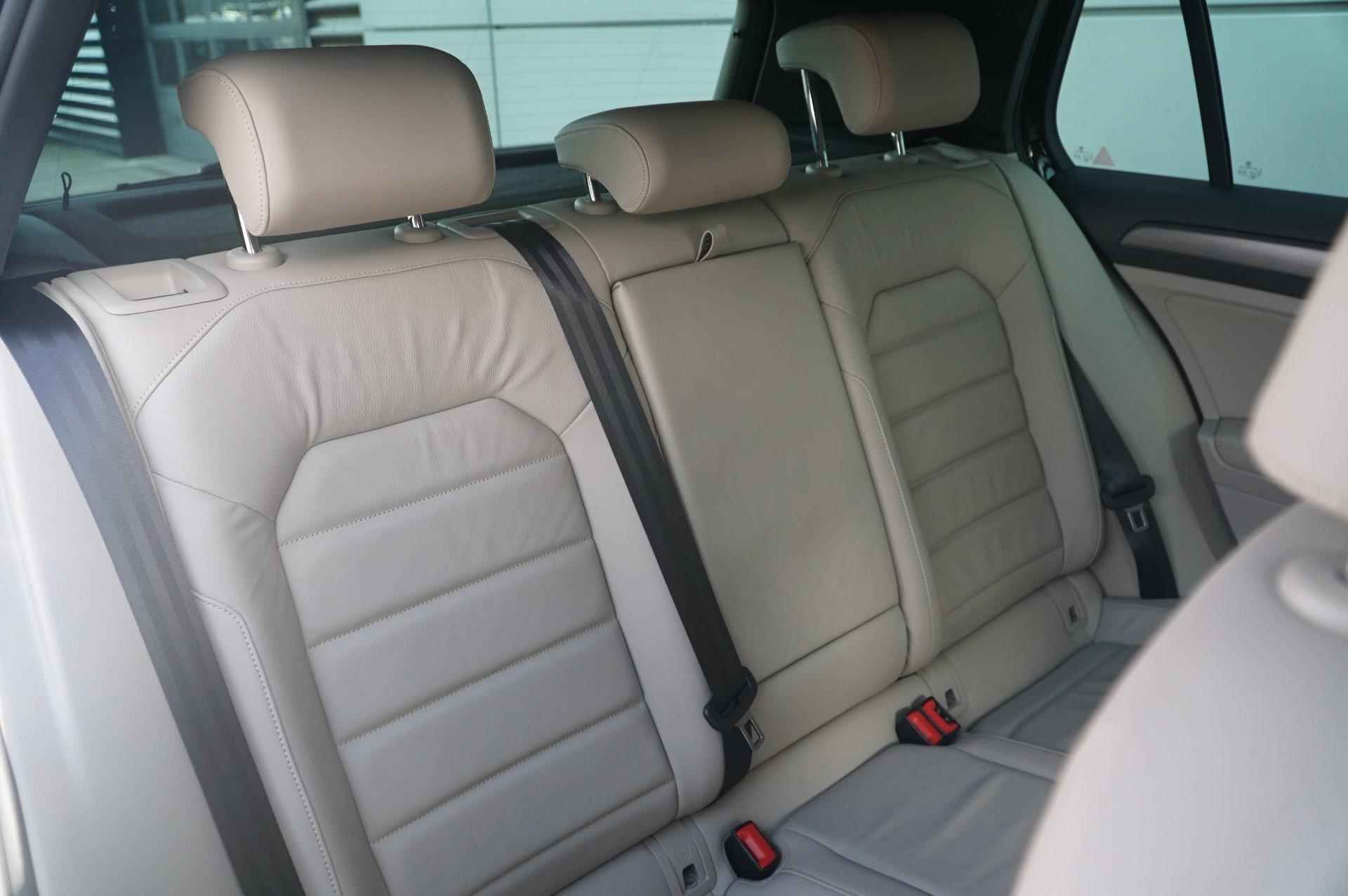 Volkswagen e-Golf 136pk E-DITION | Leder | Navigatie | Adaptive Cruise - 15/36