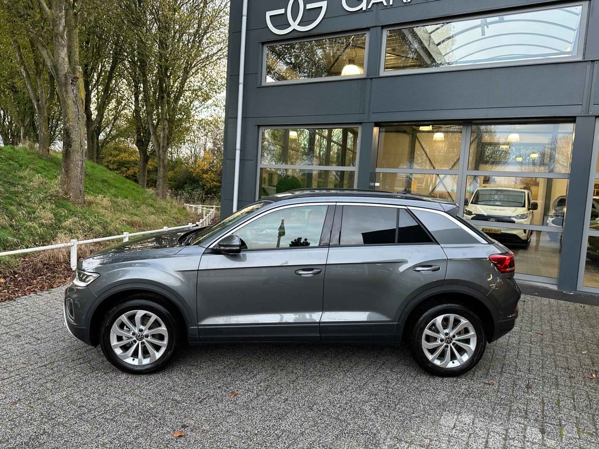 Volkswagen T-Roc 1.5 TSI Life Edition camera - stoelverw. 2971 km!!!! - 3/26