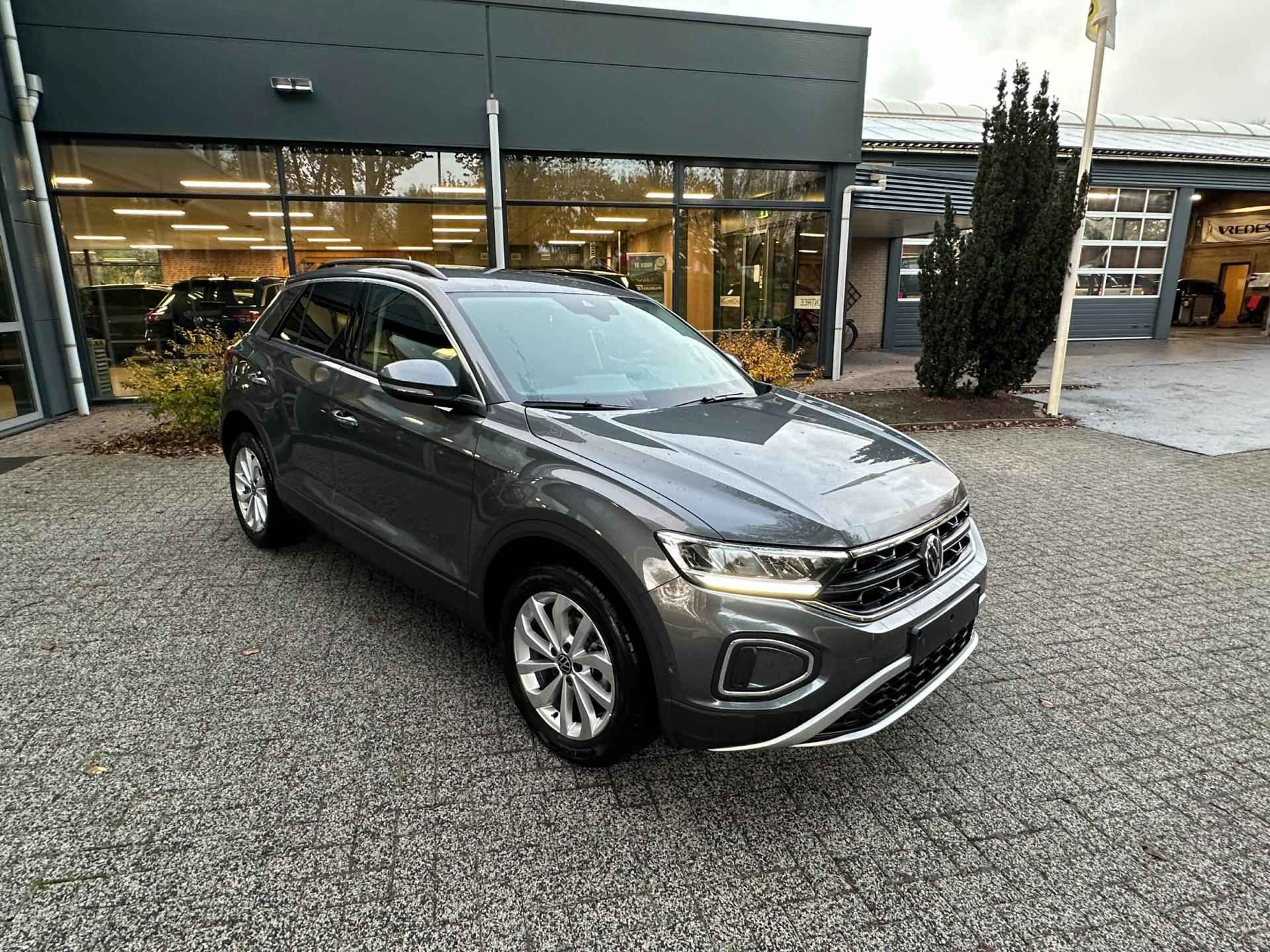 Volkswagen T-Roc 1.5 TSI Life Edition camera - stoelverw. 2971 km!!!! - 8/26