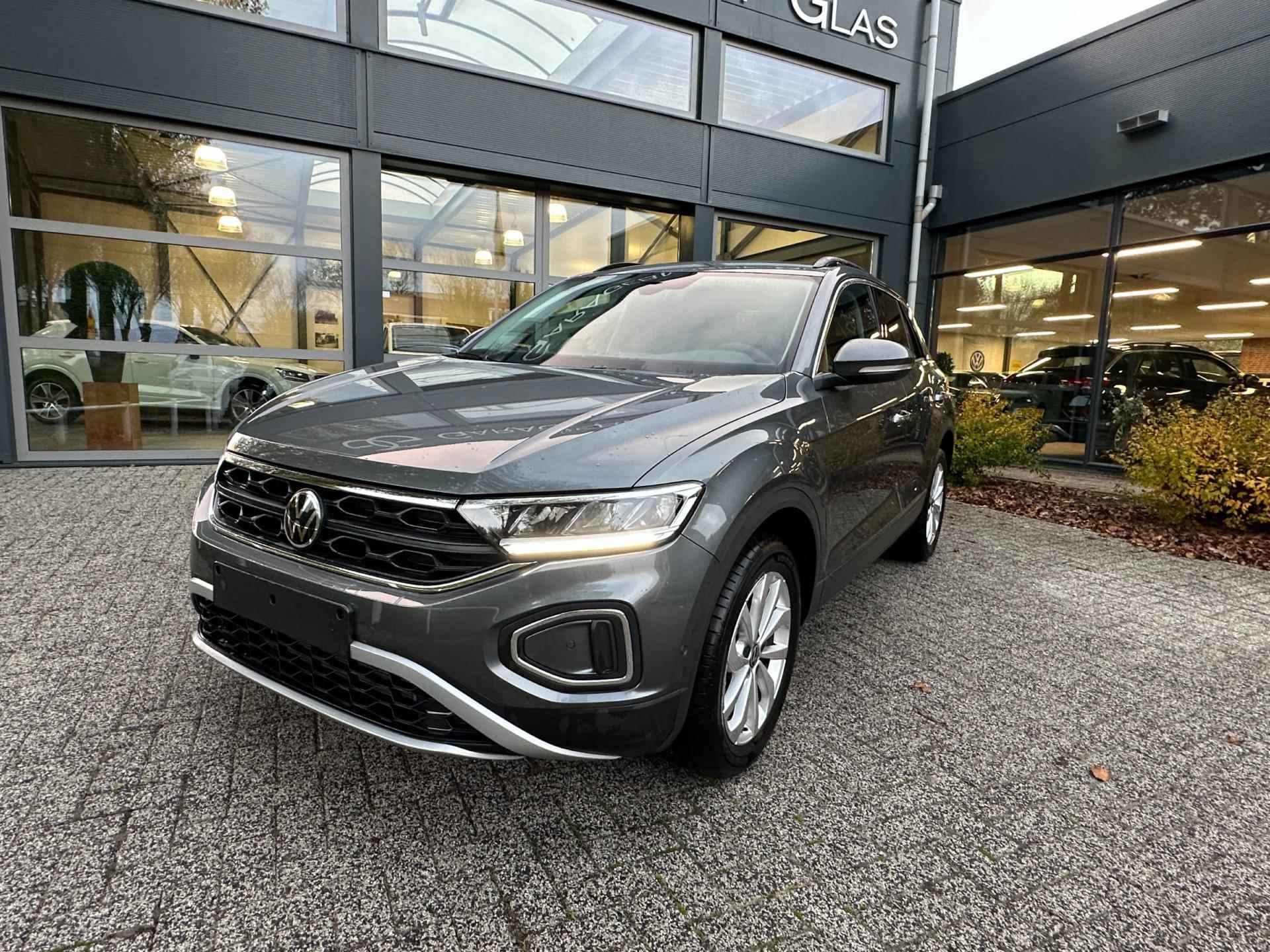 Volkswagen T-Roc 1.5 TSI Life Edition camera - stoelverw. 2971 km!!!! - 10/26