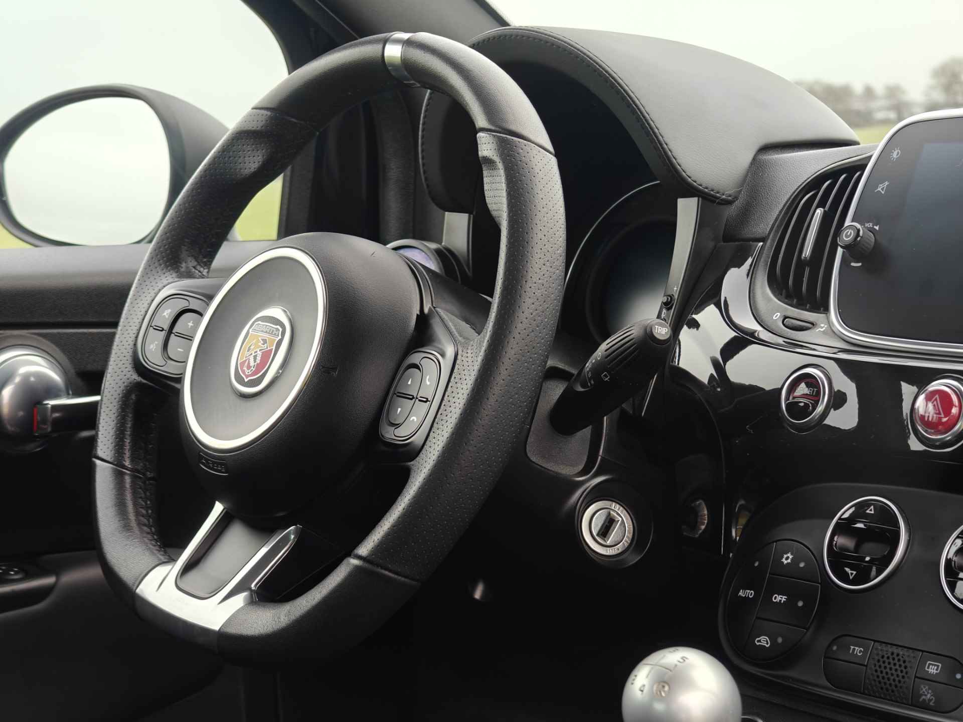 Abarth 595 ScorpioneOro | Beats | 1 van 2000 | Nieuwstaat | Carplay - 16/42