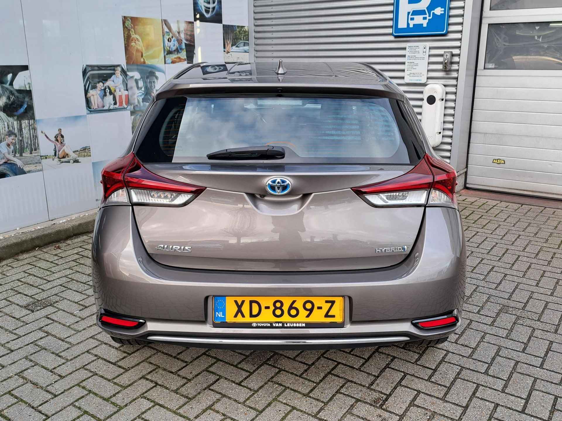 Toyota Auris 1.8 HYBRID ENERGY 5-DEURS NAVI CAMERA STOELVERWARMING PARK-SENSOREN LM-VELGEN LED - 6/24