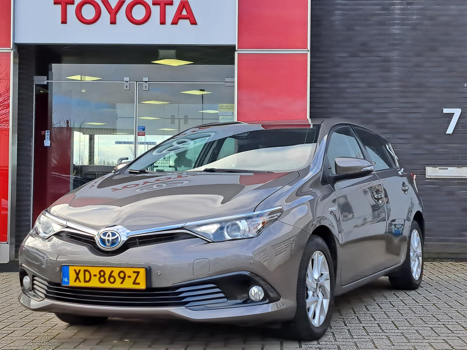 Toyota Auris 1.8 HYBRID ENERGY 5-DEURS NAVI CAMERA STOELVERWARMING PARK-SENSOREN LM-VELGEN LED