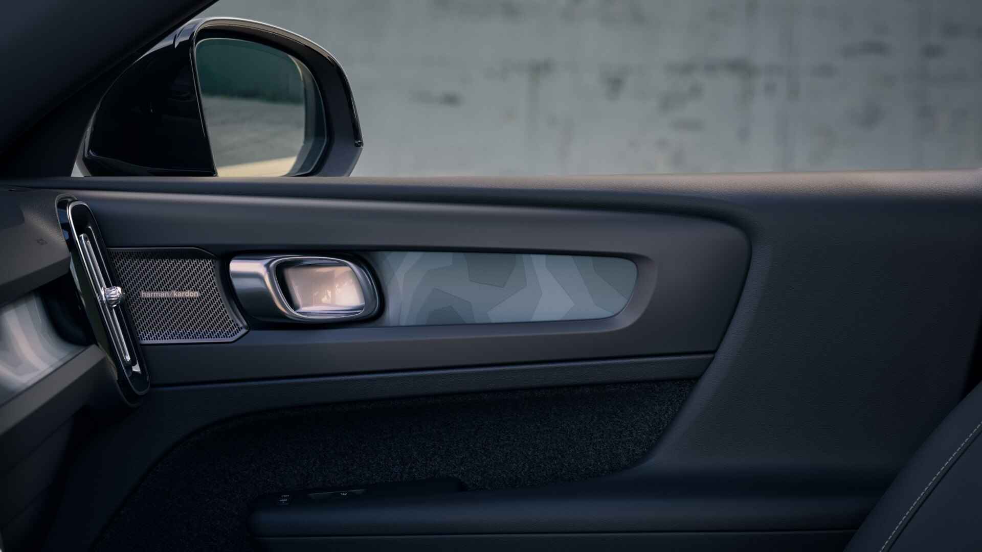 Volvo XC40 Extended Range Ultimate | Pano-dak | Nubuck | 360° Camera | VOORRAAD - 13/18