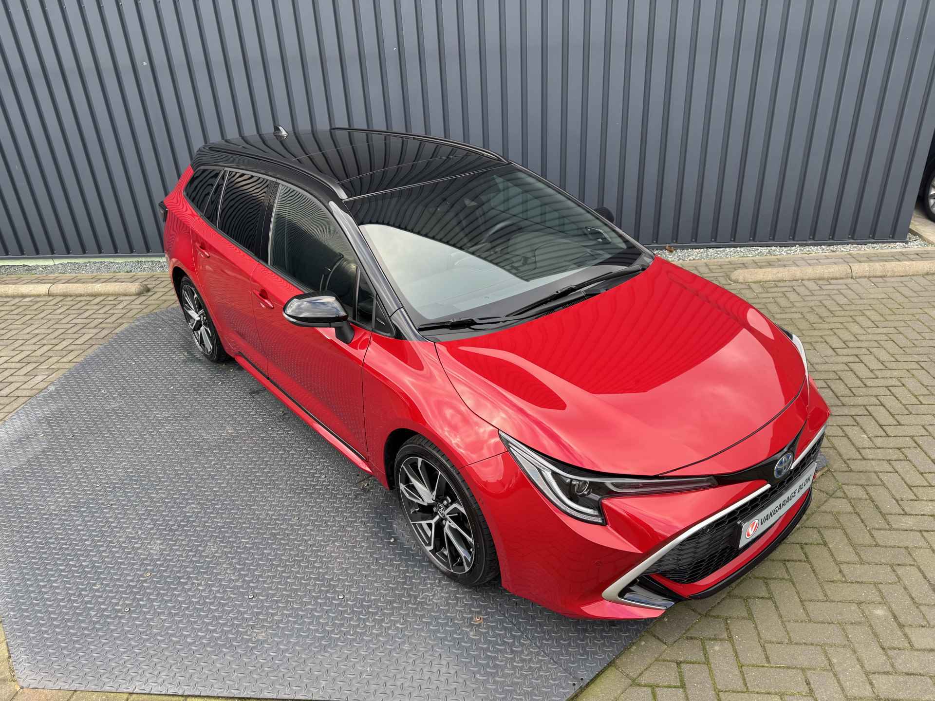 Toyota Corolla Touring Sports 2.0 Hybrid Executive / Bi tone | Pano schuif- kantel dak | JBL | Head-up | Sport stoelen | Rijklaar!!! - 8/42