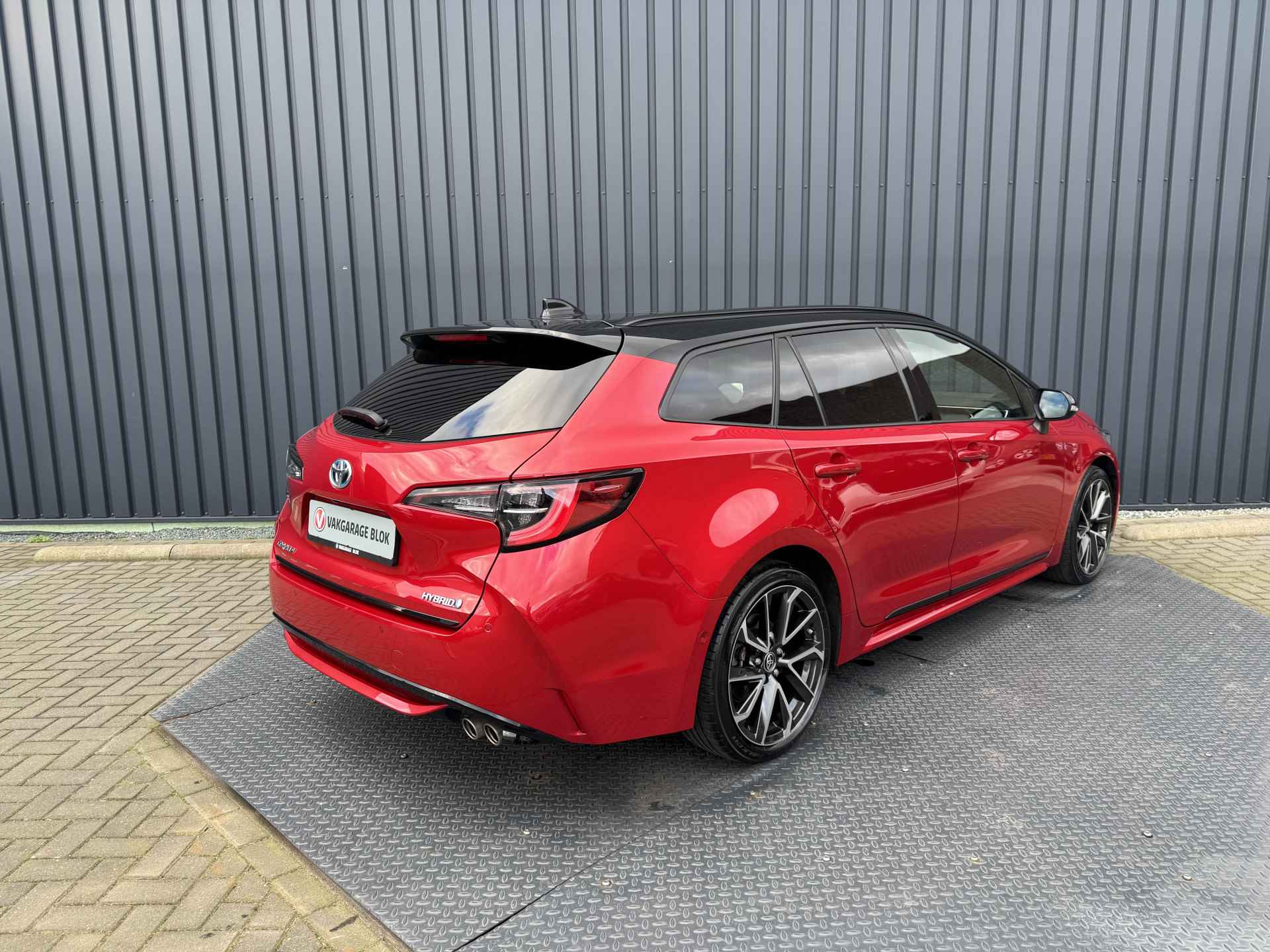 Toyota Corolla Touring Sports 2.0 Hybrid Executive / Bi tone | Pano schuif- kantel dak | JBL | Head-up | Sport stoelen | Rijklaar!!! - 10/42