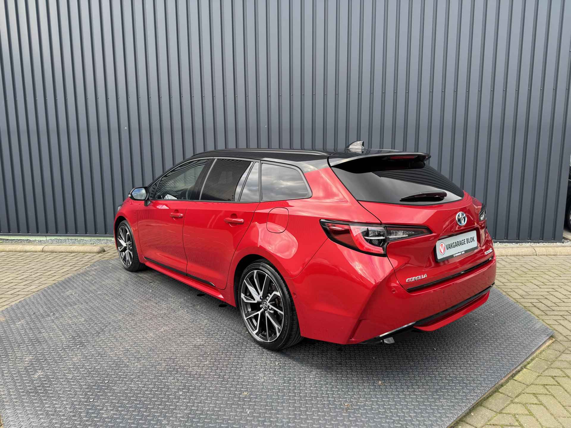 Toyota Corolla Touring Sports 2.0 Hybrid Executive / Bi tone | Pano schuif- kantel dak | JBL | Head-up | Sport stoelen | Rijklaar!!! - 13/42