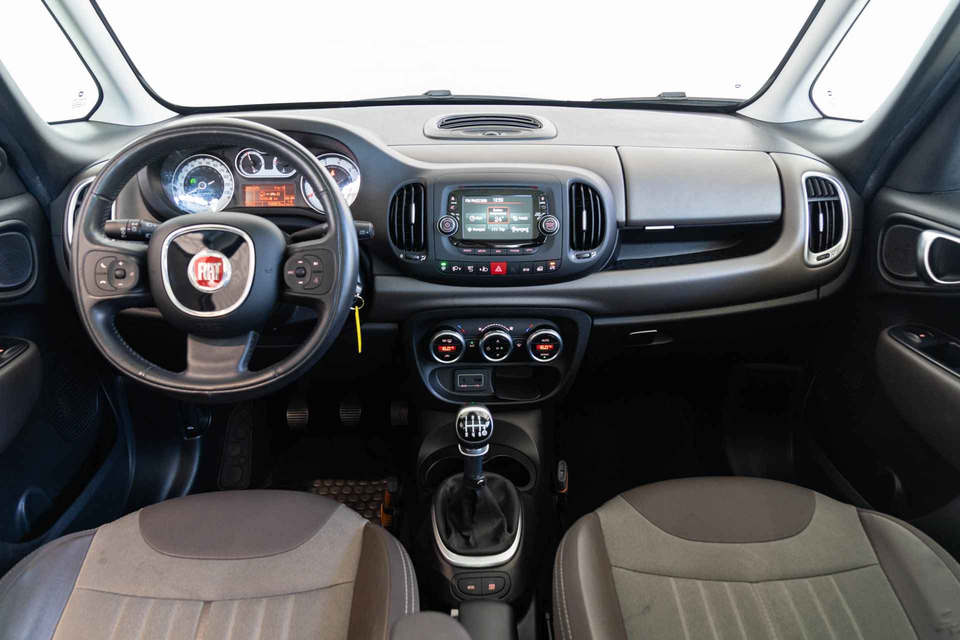 Fiat 500L 0.9 TwinAir Lounge | Panoramadak | Navigatie | Climate Control | Parkeersensoren | - 29/31