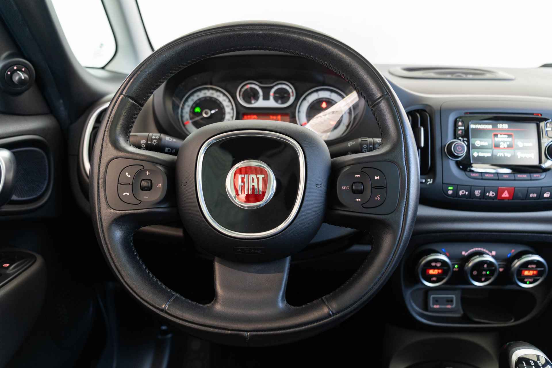 Fiat 500L 0.9 TwinAir Lounge | Panoramadak | Navigatie | Climate Control | Parkeersensoren | - 31/31