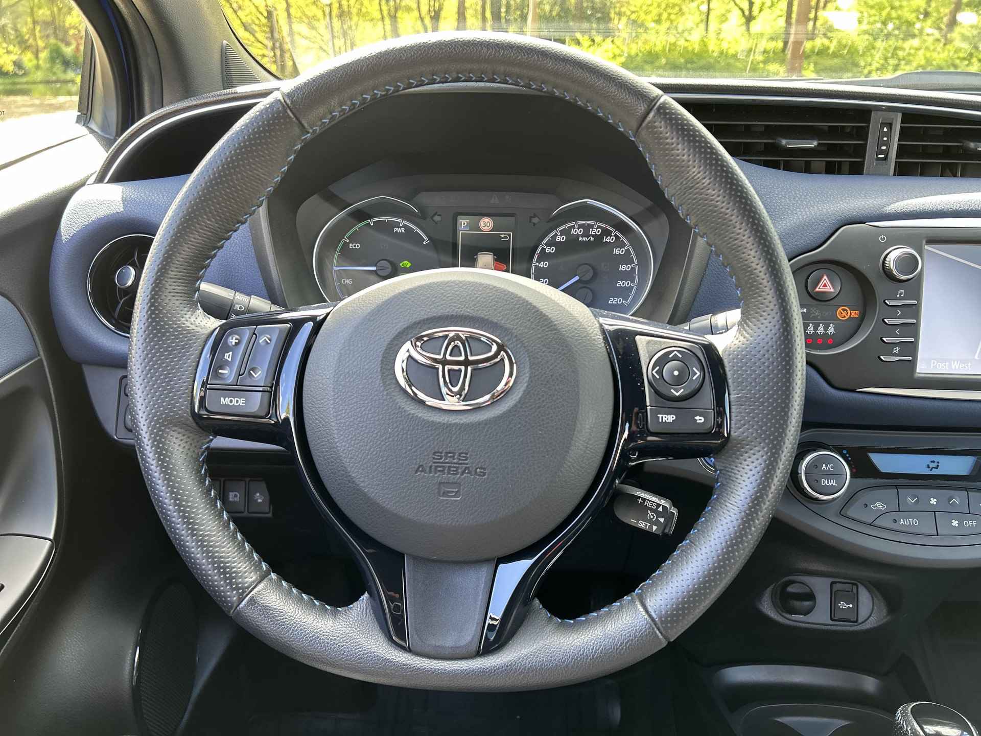 Toyota Yaris 1.5 Hybrid Bi-Tone - 18/39