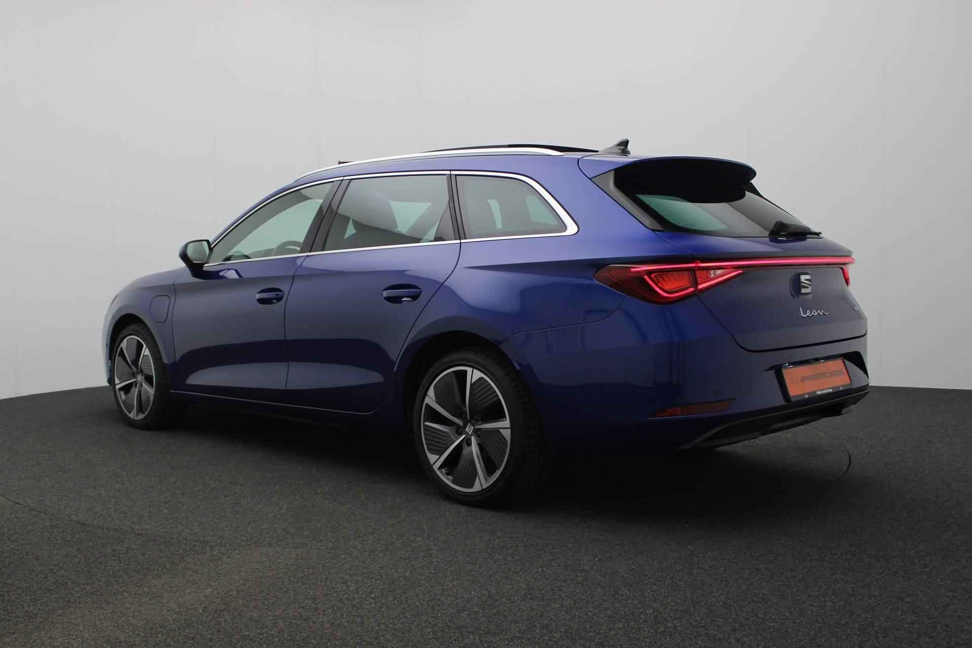 SEAT Leon Sportstourer 1.4 TSI 204PK eHybrid PHEV XCELLENCE | Pano | Leder/alcantara | Adaptief onderstel | Geheugenstoel | Camera | Navi | Stoelverwarming - 33/39