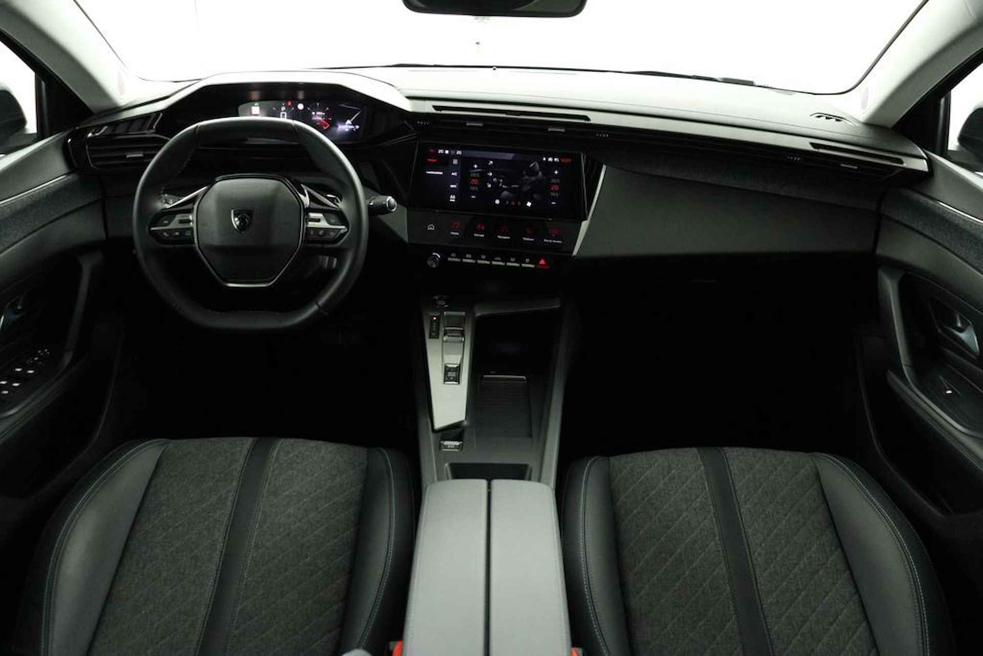 Peugeot 408 1.2 130PK Allure Automaat | Navigatie | Camera | Climate control | Cruise control | Head Up | Carplay | PDC | LMV 17inch - 24/45