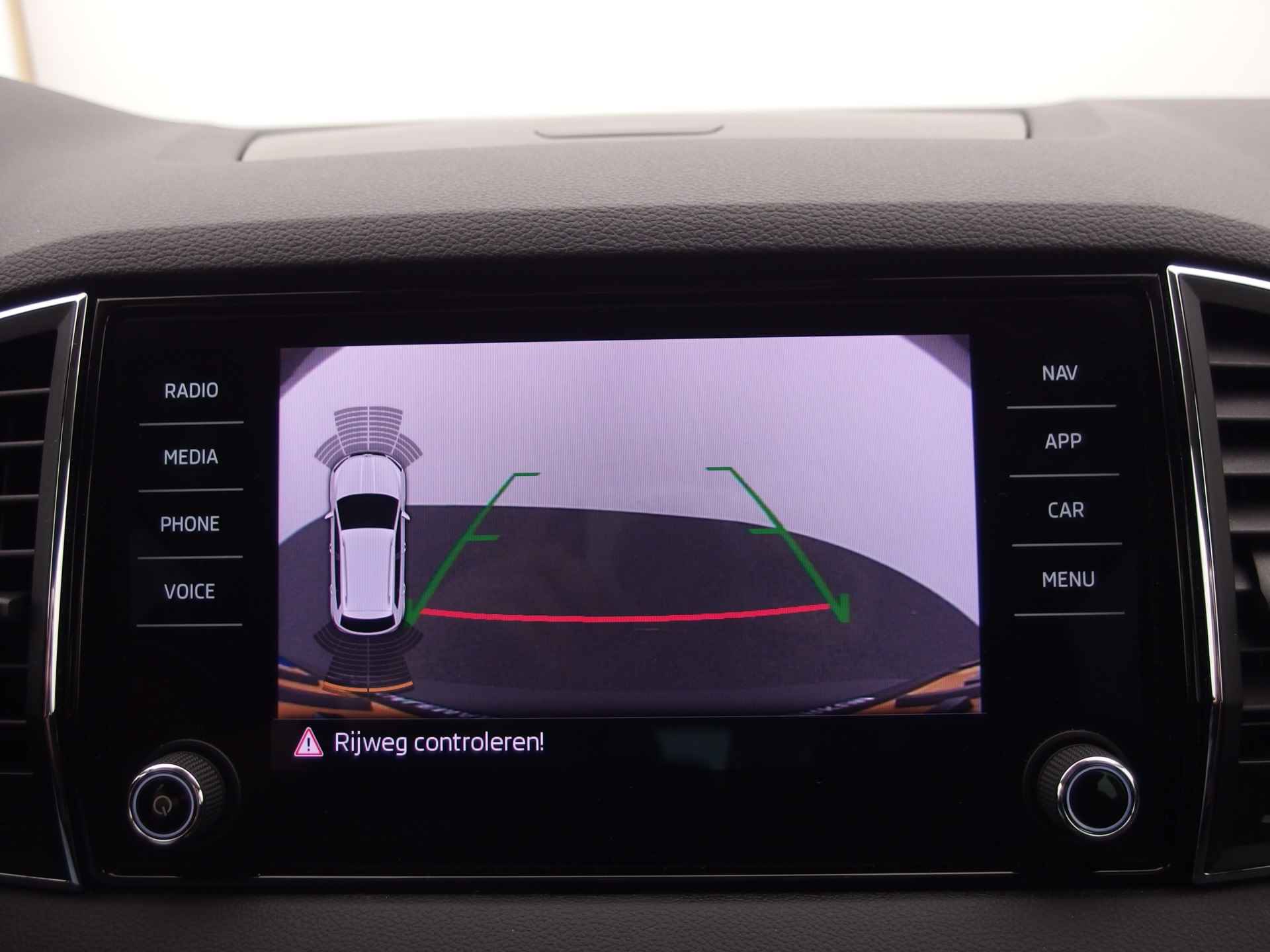 Škoda Karoq 1.0 TSI Clever Edition CAMERA / STOELVERW / CARPLAY / NAVI / CLIMA / PDC / NL-AUTO - 11/51