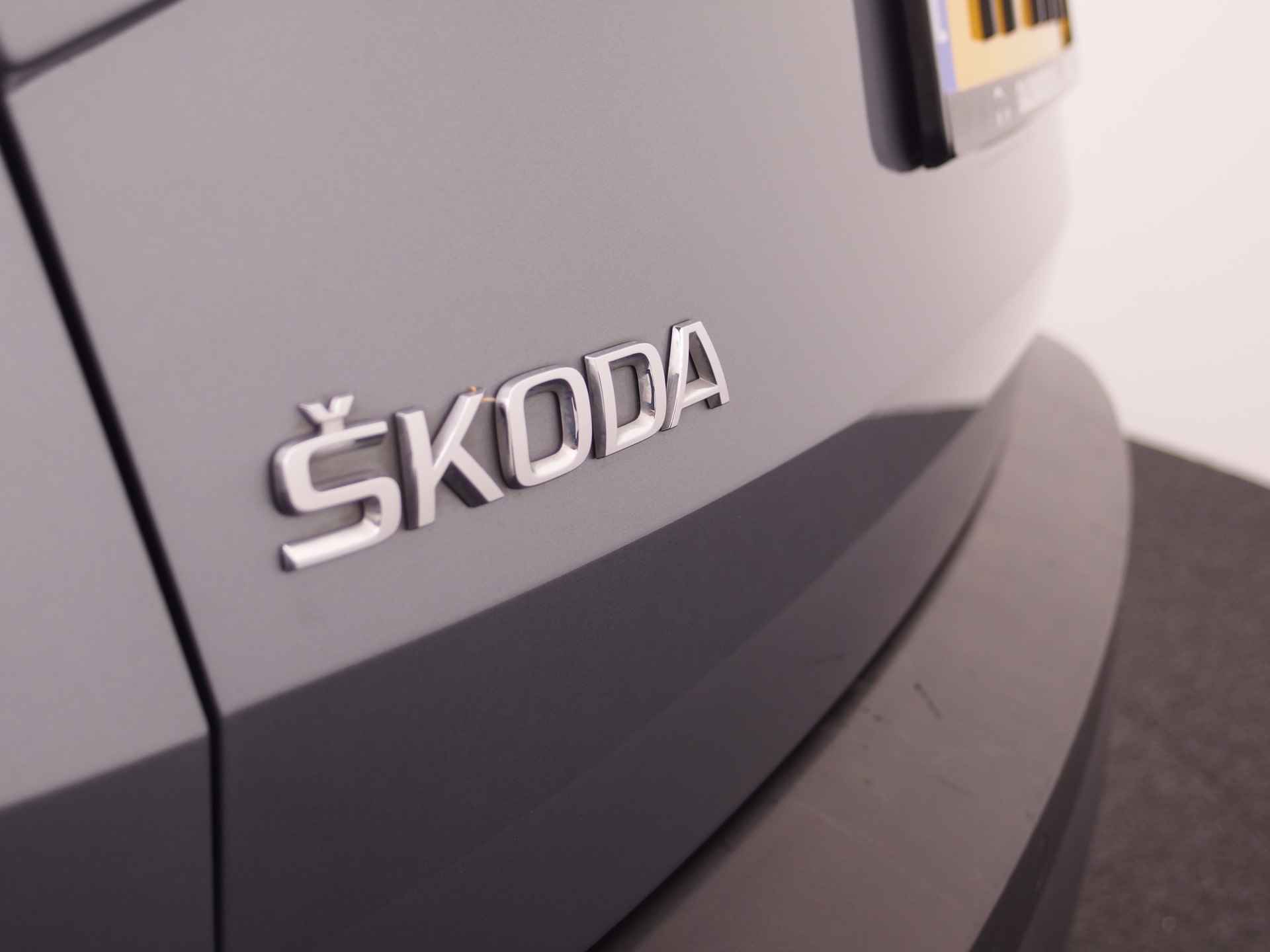 Škoda Karoq 1.0 TSI Clever Edition CAMERA / STOELVERW / CARPLAY / NAVI / CLIMA / PDC / NL-AUTO - 22/51