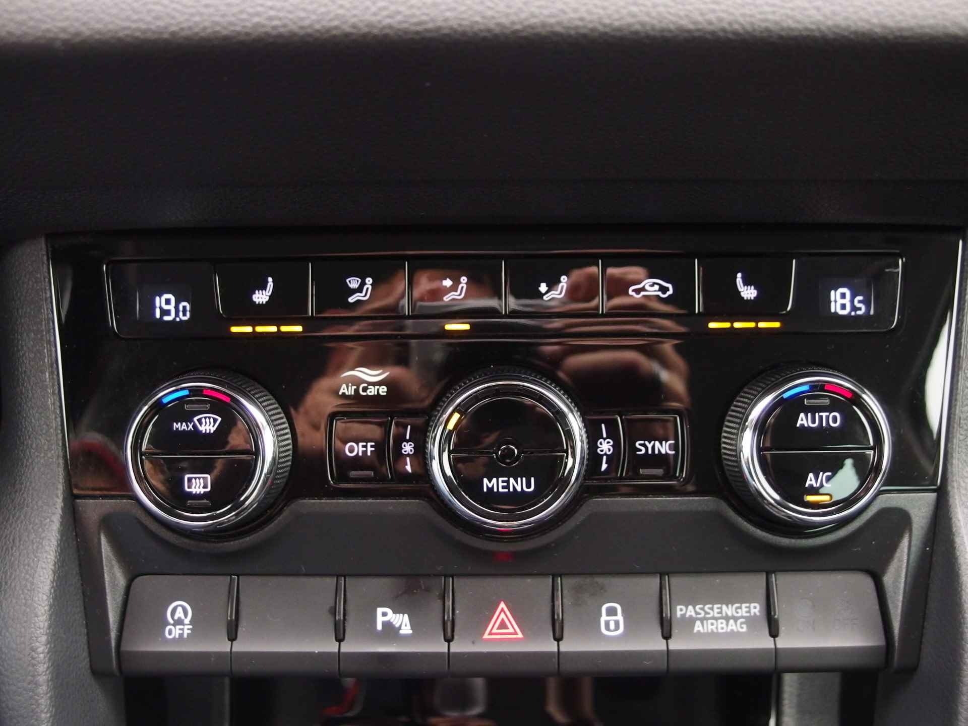 Škoda Karoq 1.0 TSI Clever Edition CAMERA / STOELVERW / CARPLAY / NAVI / CLIMA / PDC / NL-AUTO - 31/51