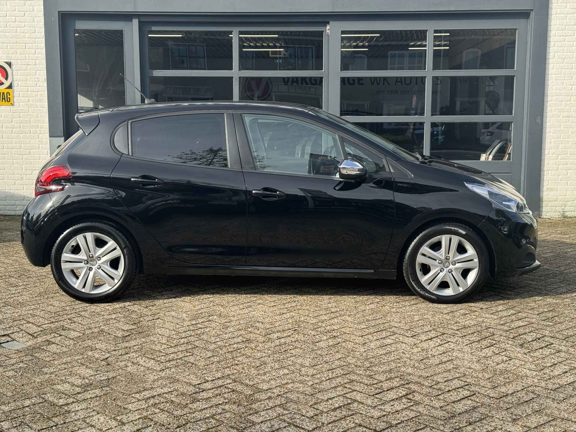 Peugeot 208 1.2 PureTech Signature - apple carplay - DAB - 12/24