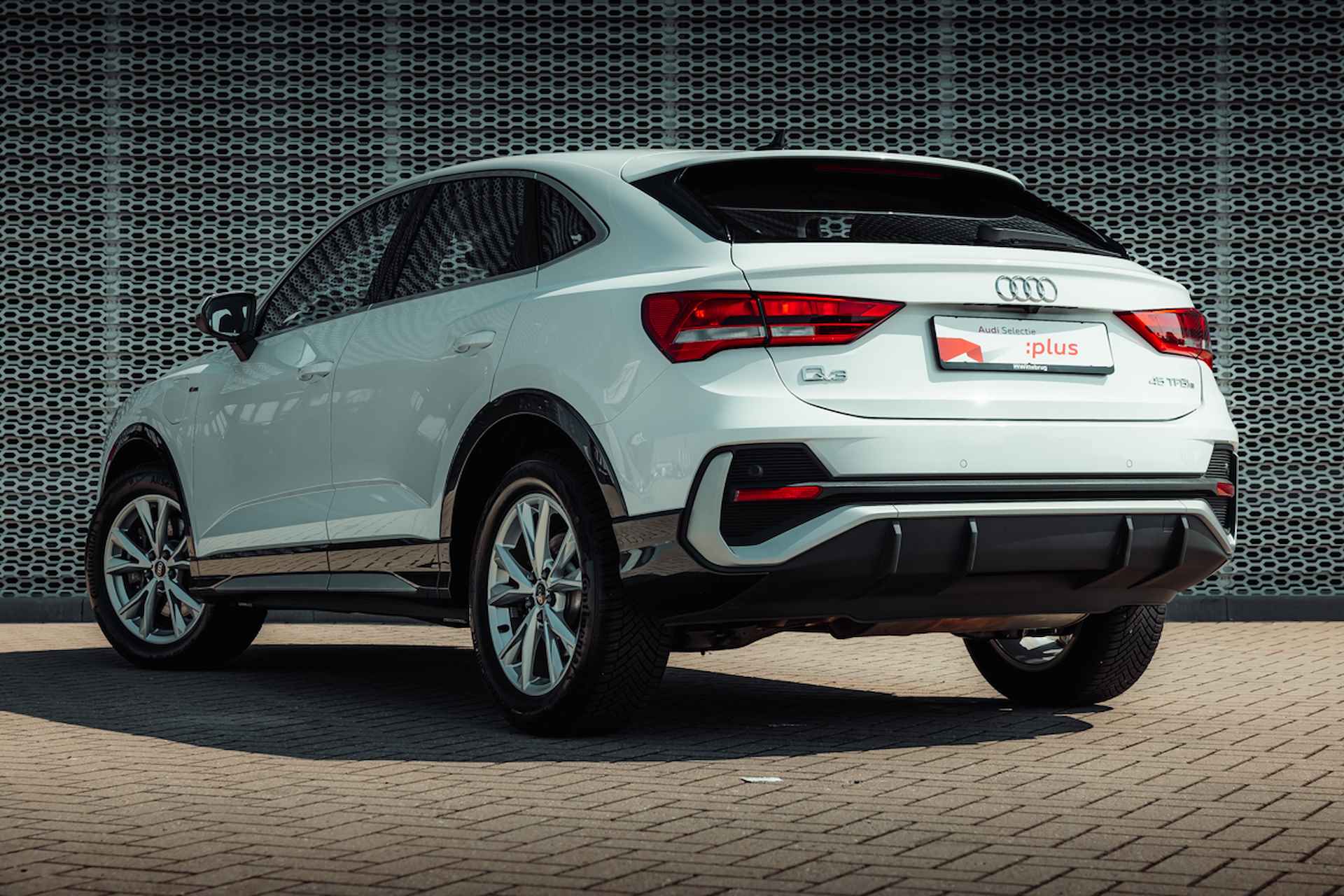 Audi Q3 Sportback 45 TFSIe 245pk s-tronic S Line exterieur | Leder | Elektr. voorstoelen | Camera | MMI navigatie plus | Comfortsleutel | Adaptive cruise control | Audi Sound - 5/34