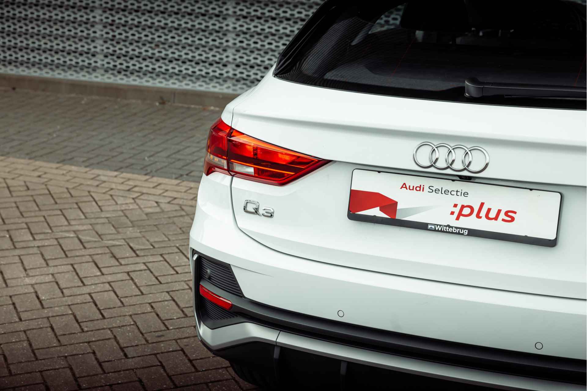 Audi Q3 Sportback 45 TFSIe 245pk s-tronic S Line exterieur | Leder | Elektr. voorstoelen | Camera | MMI navigatie plus | 20" LM velgen | Comfortsleutel | Adaptive cruise control | Audi Sound - 13/32