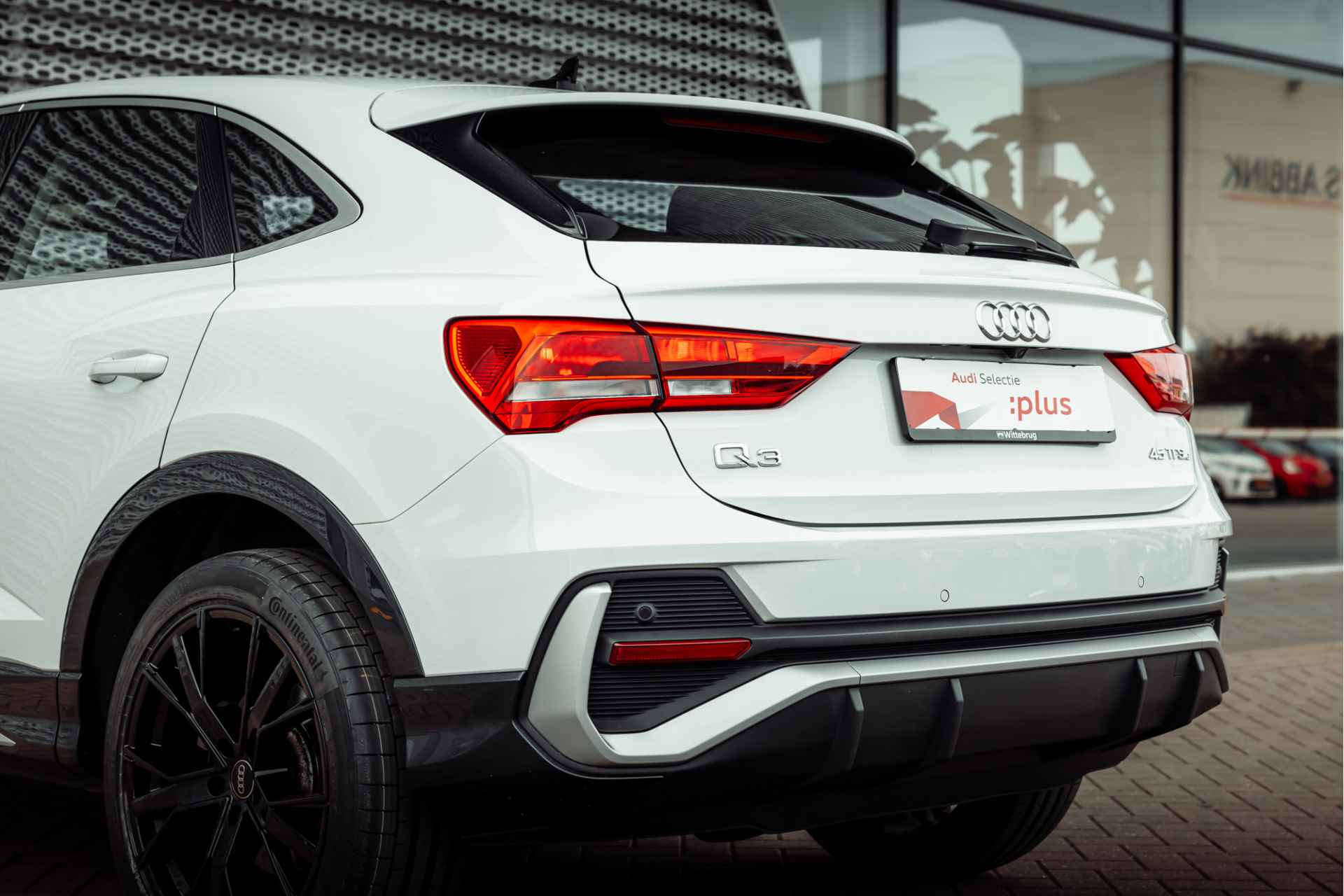 Audi Q3 Sportback 45 TFSIe 245pk s-tronic S Line exterieur | Leder | Elektr. voorstoelen | Camera | MMI navigatie plus | 20" LM velgen | Comfortsleutel | Adaptive cruise control | Audi Sound - 14/32