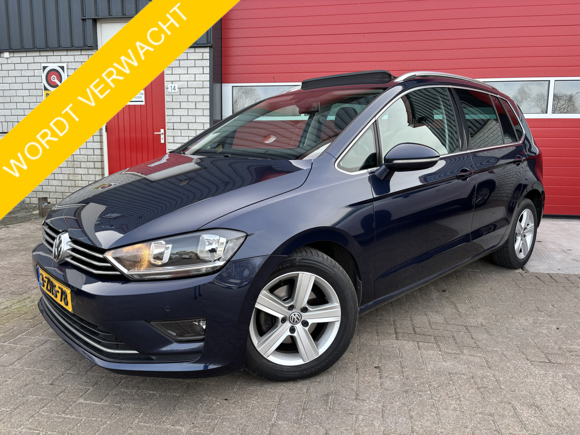 Volkswagen Golf Sportsvan 1.4 TSI Highline AUTOMAAT / TREKHAAK / PANORAMADAK / CAMERA / KEYLESS / NAVI / CLIMA / PDC / NL-AUTO