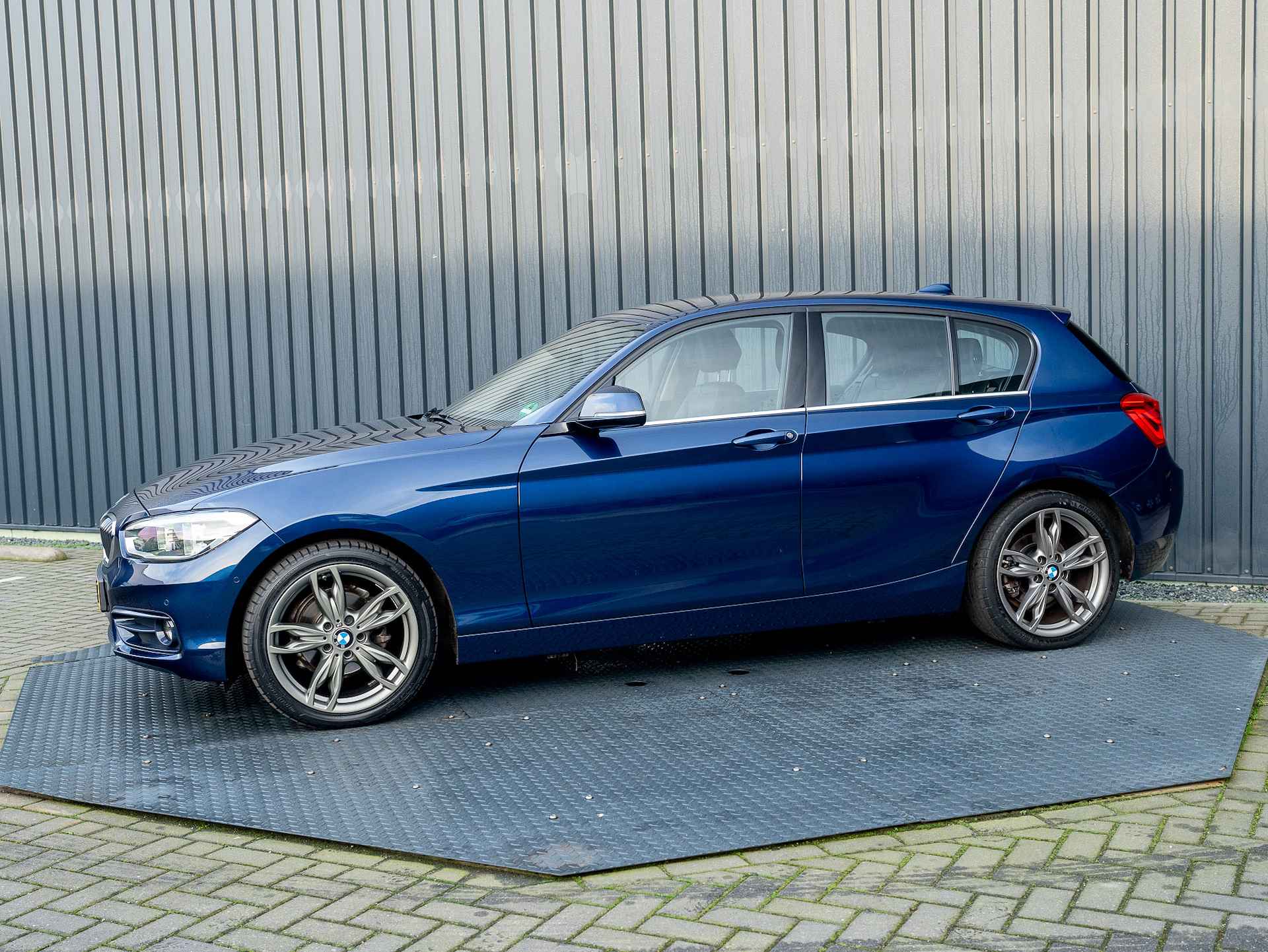 BMW 1-serie 118i High Executive | Leder | Camera | Parkeersensoren V&A | Stoelverwarming | Prijs Rijklaar!! - 3/41