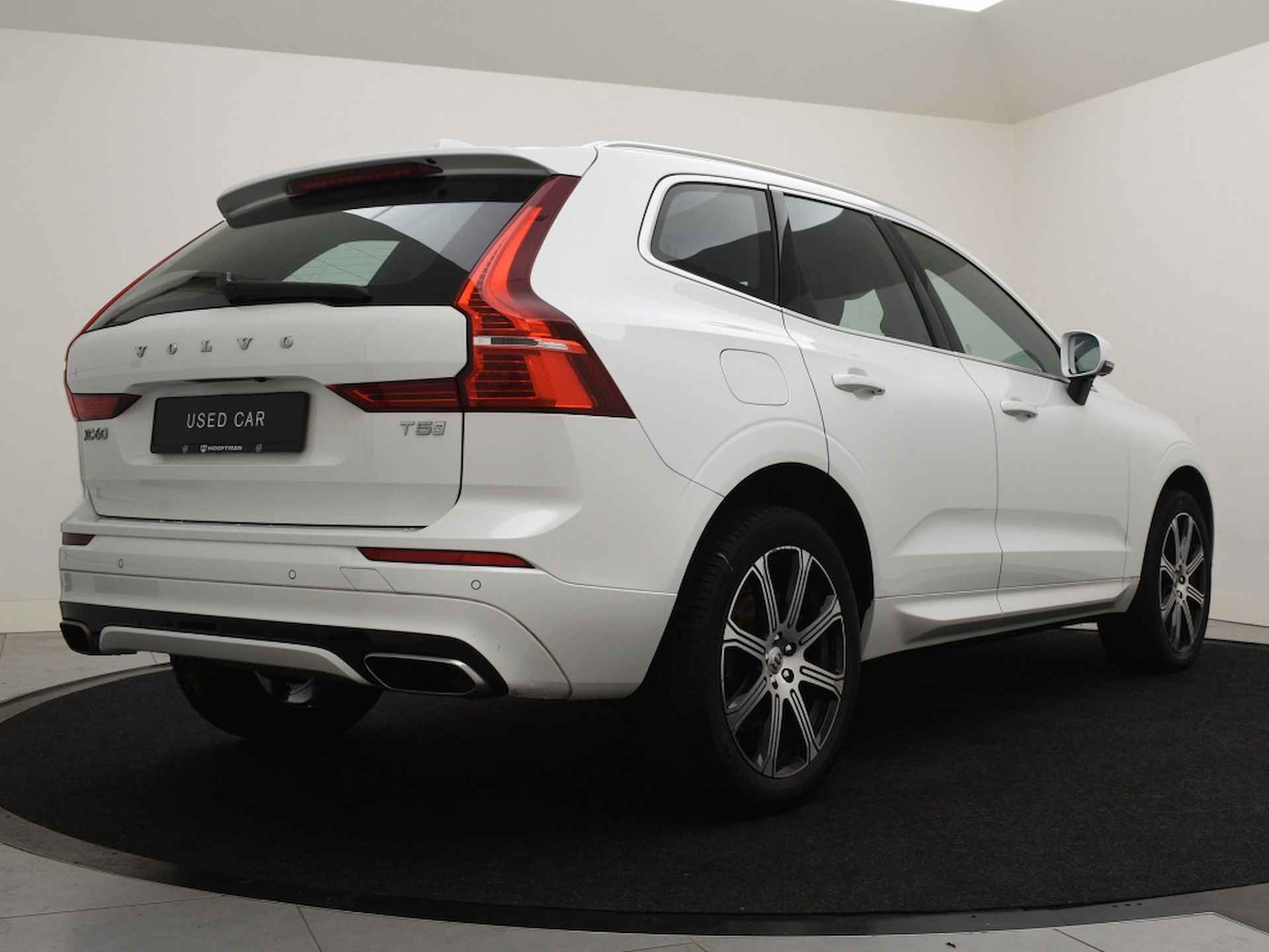 Volvo XC60 T5 AUT(8) R-DESIGN 360GR CAM ACC BLIS NAVI BLUETOOTH PARK ASSIST - 4/42