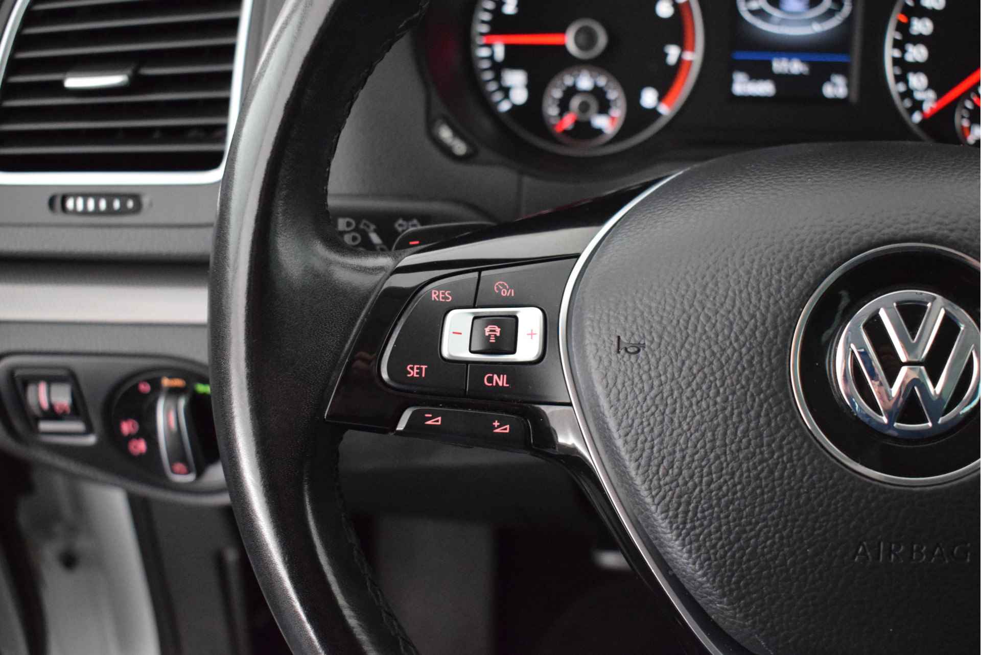 Volkswagen Sharan 1.4 TSI 150pk DSG IQ.Drive Xenon Trekhaak Camera Stoelverwarming Navigatie - 14/49