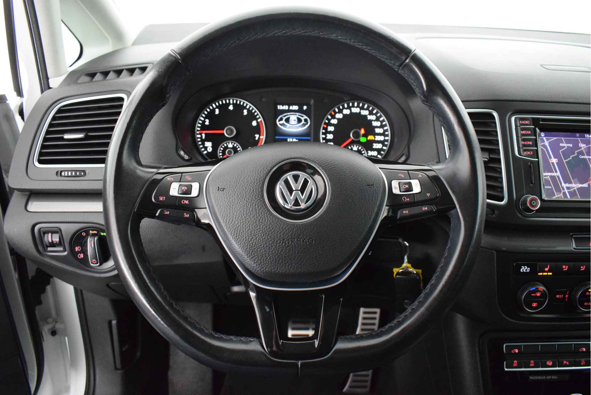 Volkswagen Sharan 1.4 TSI 150pk DSG IQ.Drive Xenon Trekhaak Camera Stoelverwarming Navigatie - 15/49
