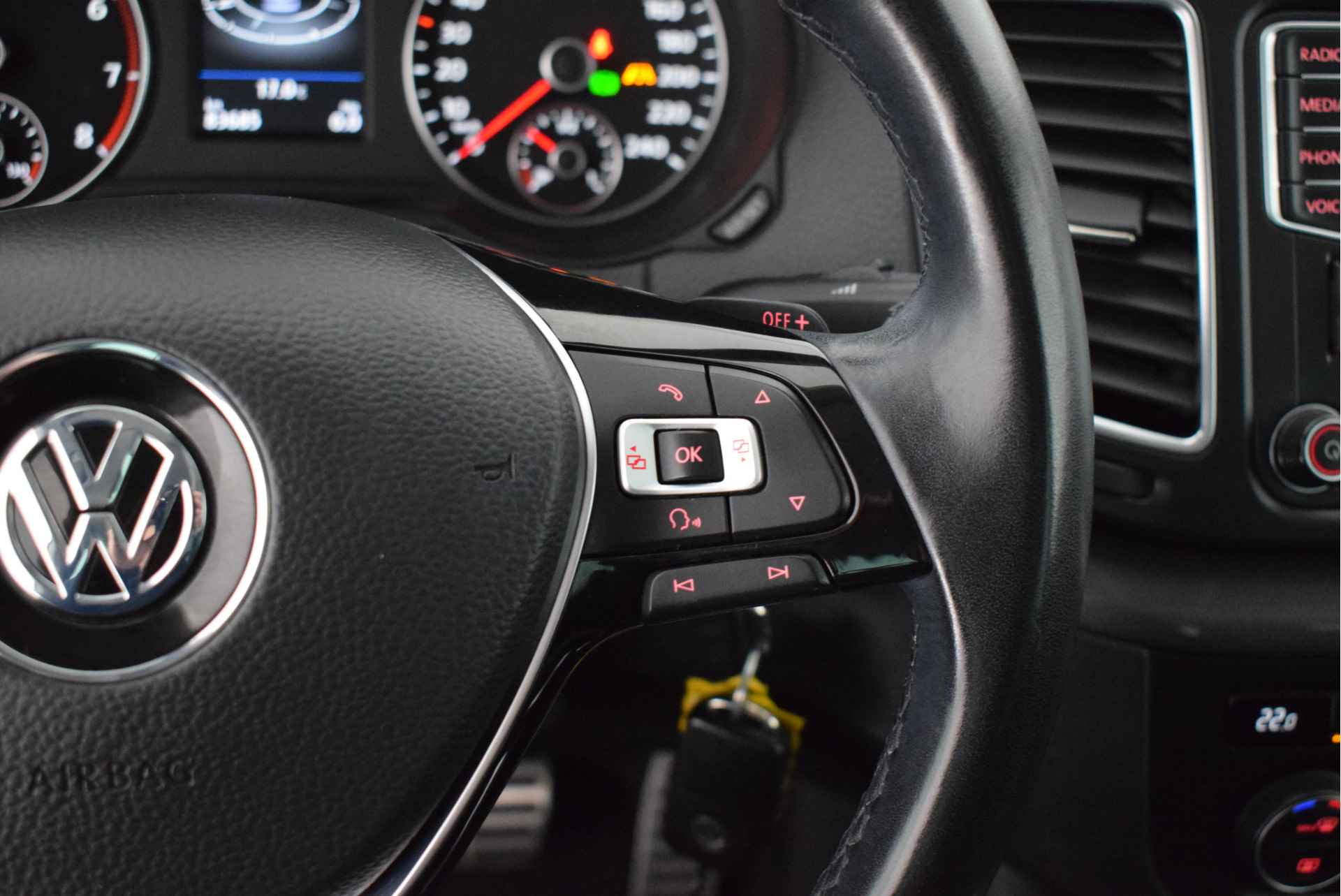 Volkswagen Sharan 1.4 TSI 150pk DSG IQ.Drive Xenon Trekhaak Camera Stoelverwarming Navigatie - 16/49