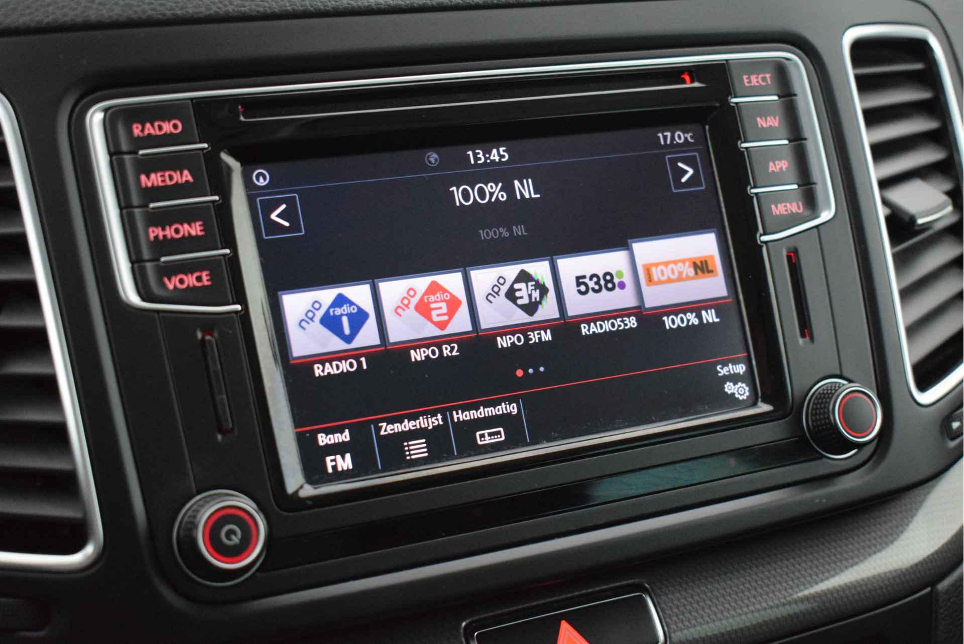 Volkswagen Sharan 1.4 TSI 150pk DSG IQ.Drive Xenon Trekhaak Camera Stoelverwarming Navigatie - 24/49