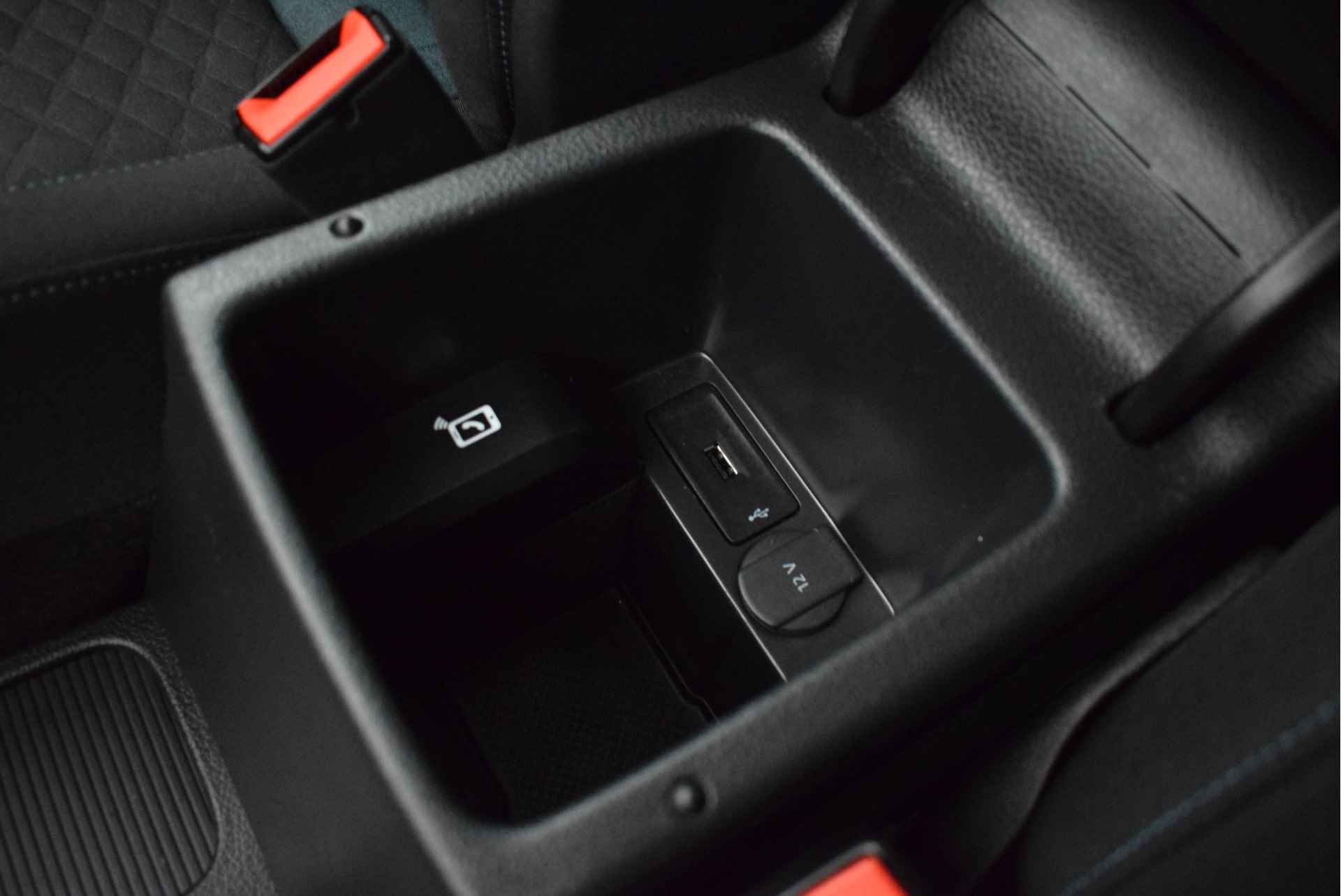 Volkswagen Sharan 1.4 TSI 150pk DSG IQ.Drive Xenon Trekhaak Camera Stoelverwarming Navigatie - 31/49